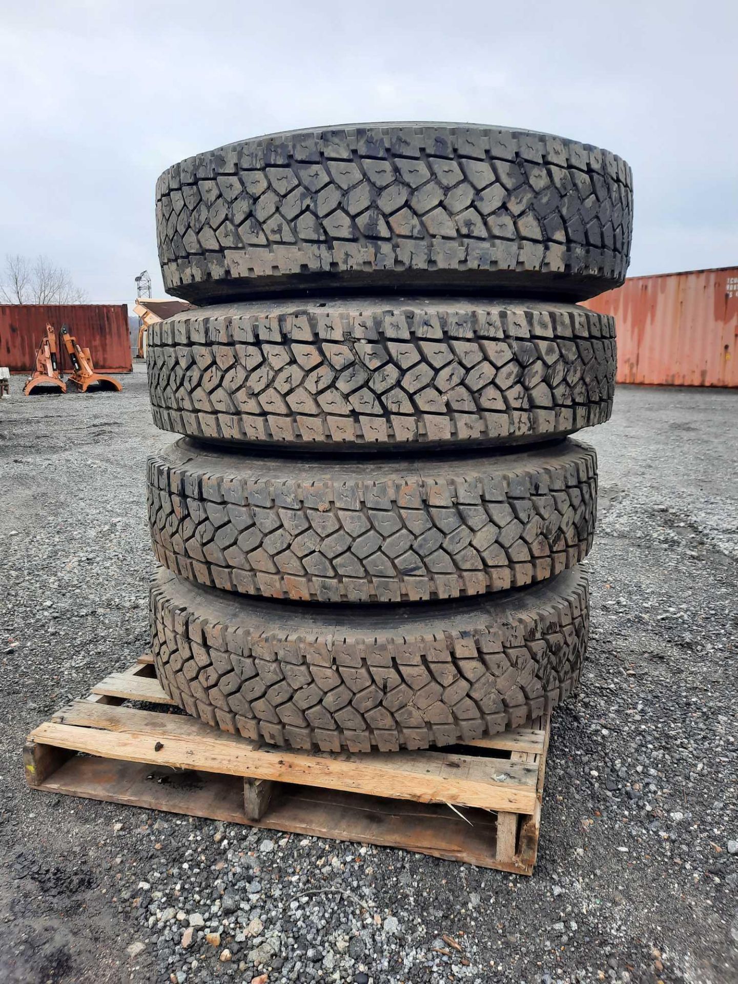 PALLET OF (4)TIRES - Bild 3 aus 5