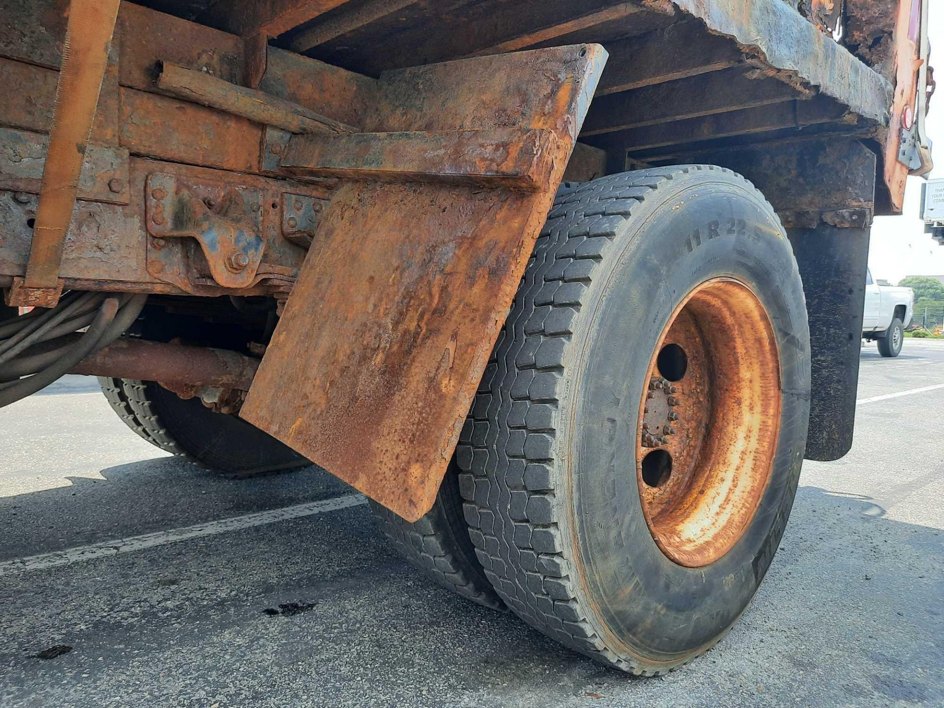 2000 GMC C7500 S/A 10' DUMP TRUCK - Image 14 of 21