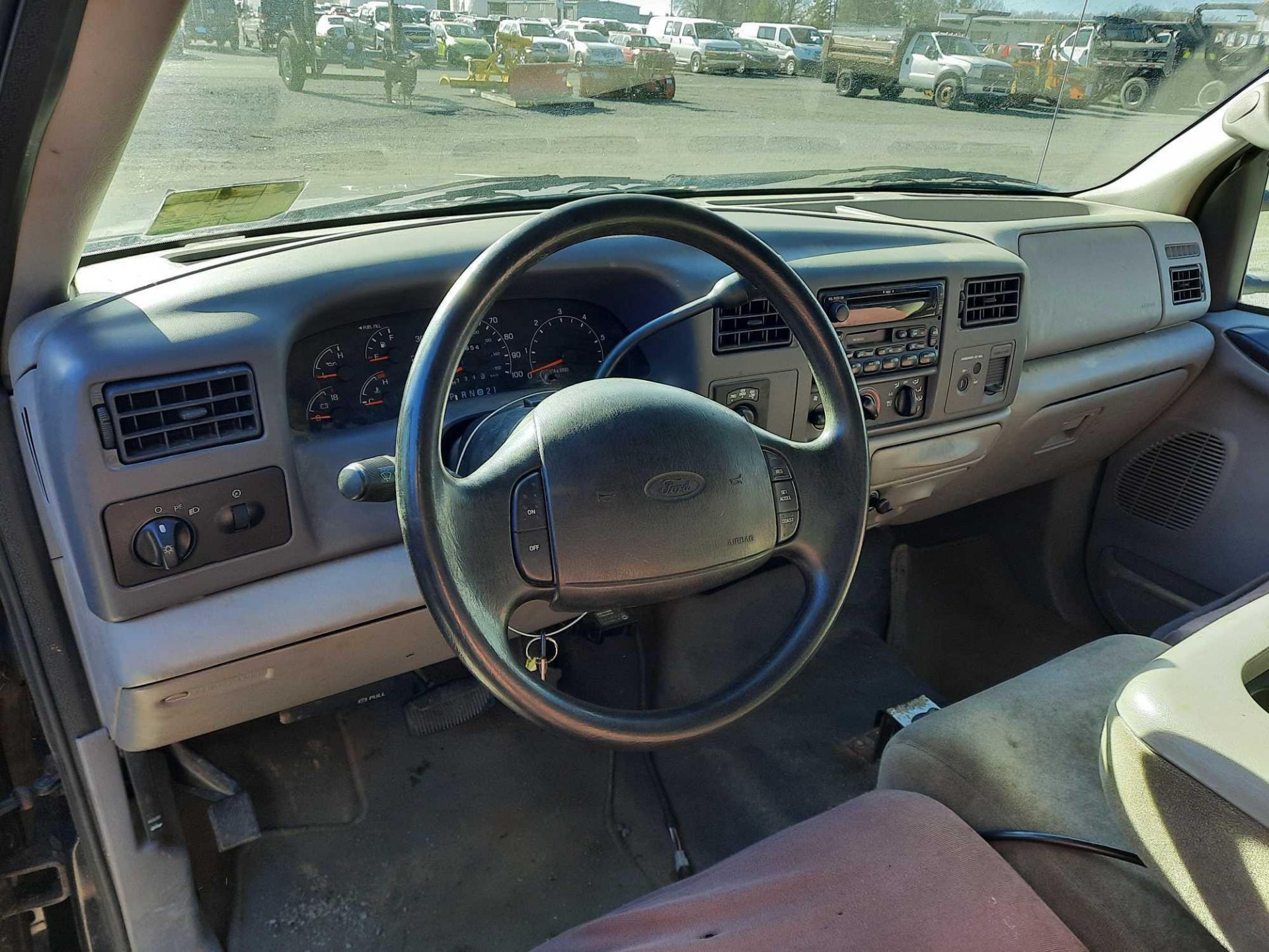 2001 FORD F350 XL SUPER DUTY S/A 11' DUMP BODY TRUCK W/SNOWPLOW (INOPERABLE) - Image 6 of 25