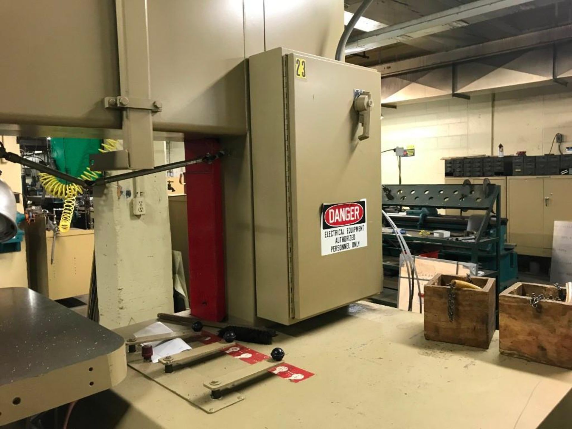 GROB 6V-36 VERTICAL BANDSAW - Image 12 of 14