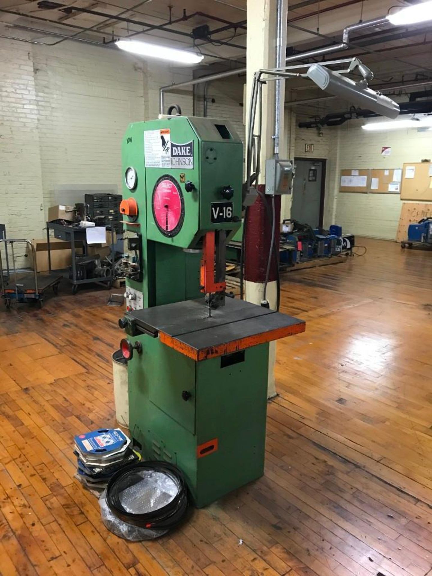 DAKE JOHNSON V-16 VERTICAL BAND SAW