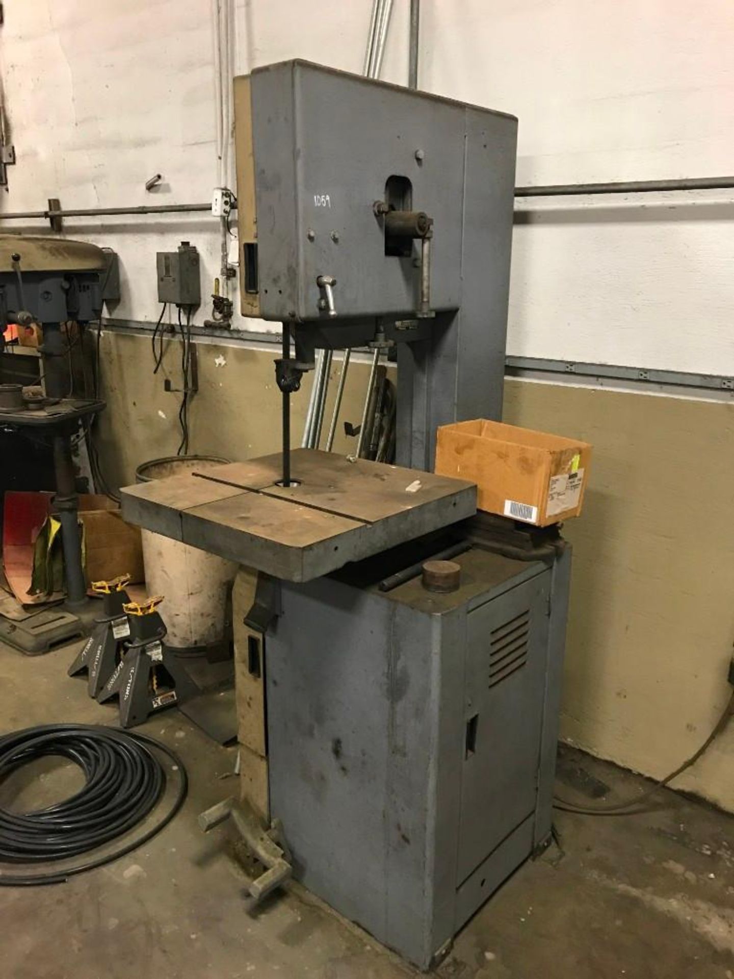 ROCKWELL 28-3X5 VERTICAL BAND SAW