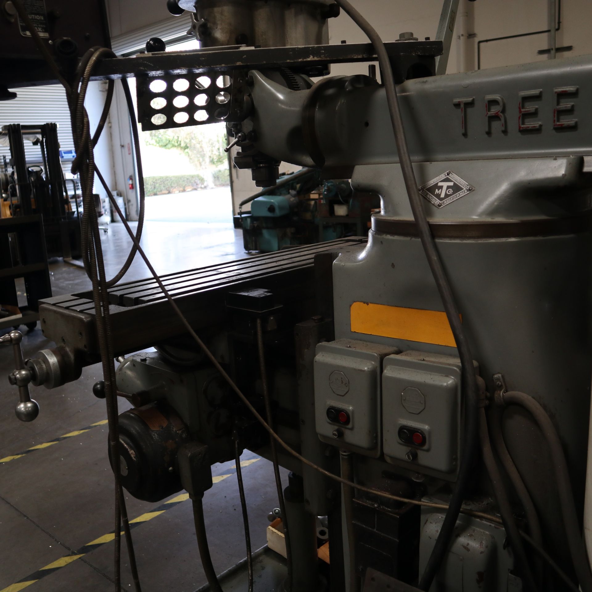 TREE MODEL 2UVR MILLING MACHINE, REBUILT 1975, S/N 1008, WITH TRAK DRO *PLEASE NOTE: ISSUE WITH X - Image 6 of 12