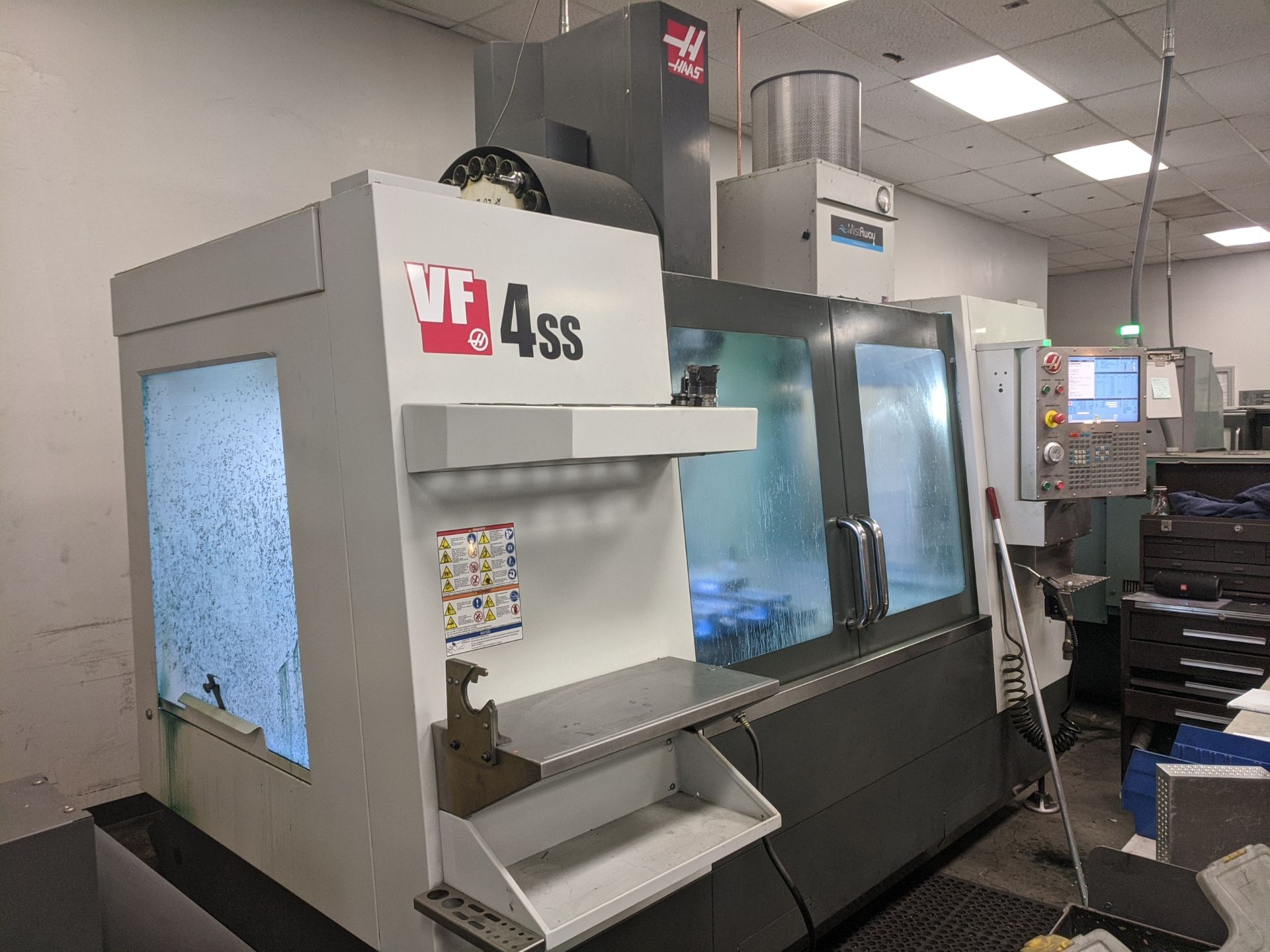 2014 HAAS VF-4SS, 30” X 16” X 20” TRAVELS, 12,000 RPM, USB PORT, BT-40 24 SIDE MOUNT TOOL CHANGER - Image 9 of 14