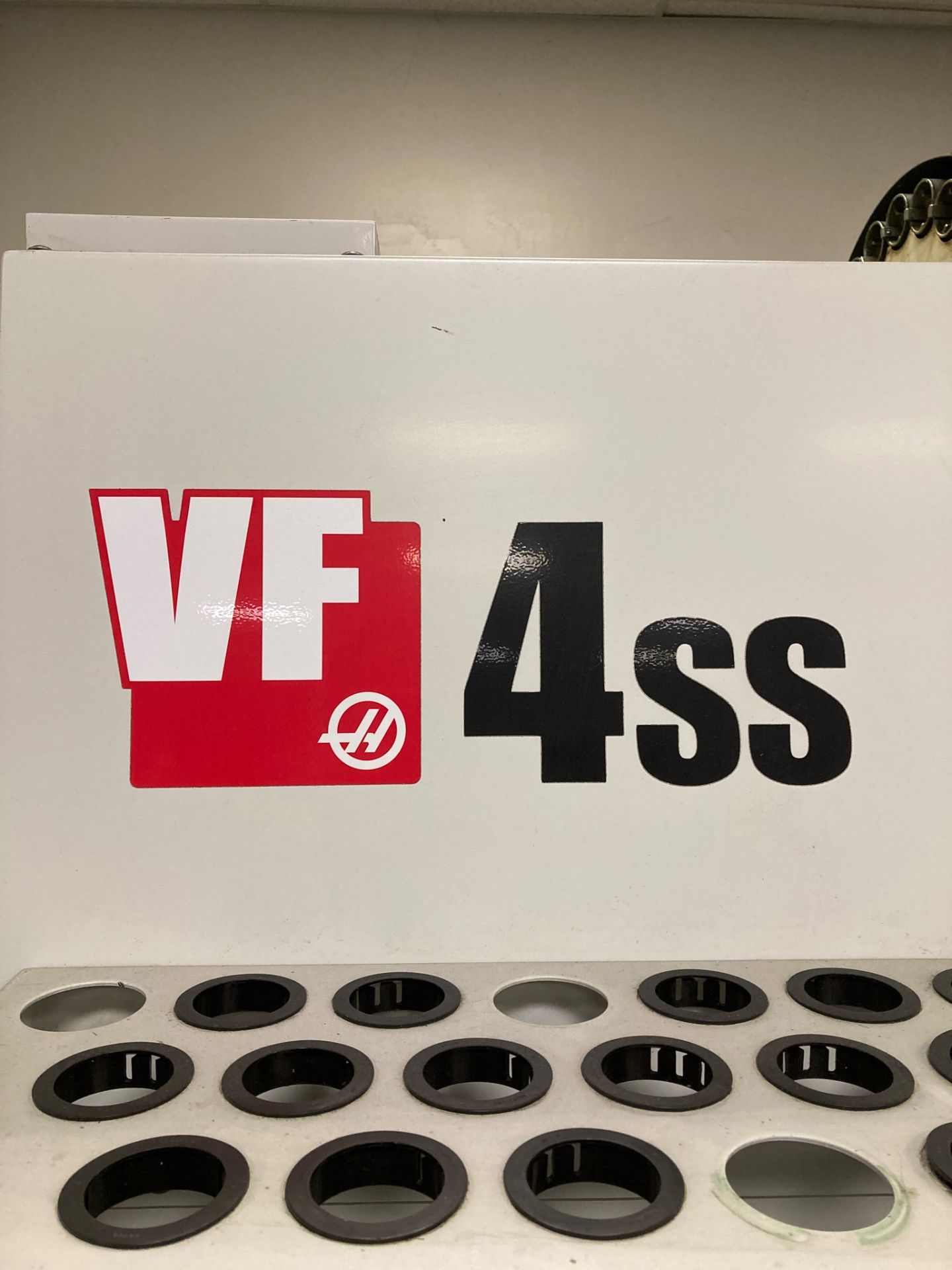 2014 HAAS VF-4SS, 30” X 16” X 20” TRAVELS, 12,000 RPM, USB PORT, BT-40 24 SIDE MOUNT TOOL CHANGER - Image 10 of 14