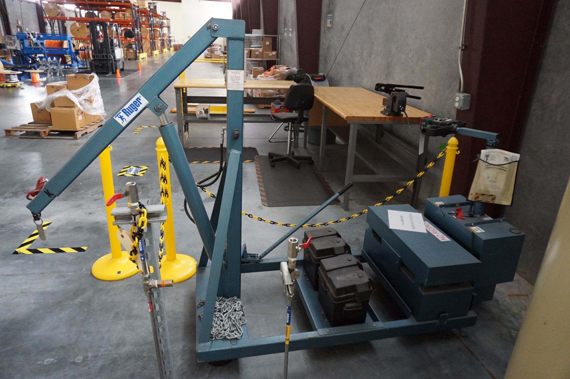 RUGER HP1000+PA COUNTER BALANCE FLOOR CRANE 1000 LBS *NEEDS NEW BATTERIES* - Image 2 of 4
