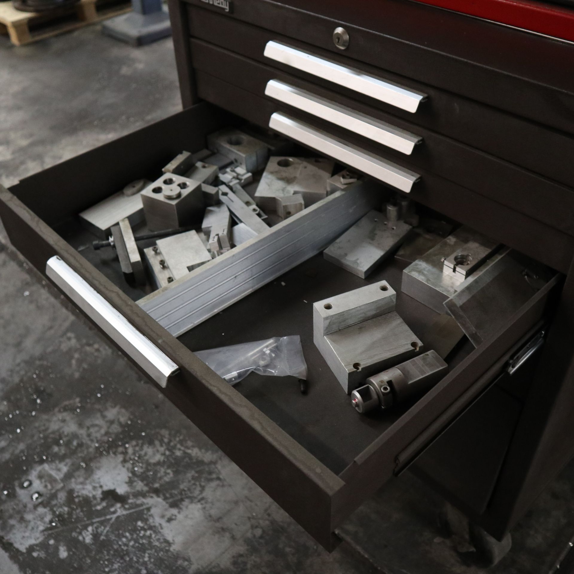 LOT TO INCLUDE: (1) CRAFTSMAN TOOLBOX 9 DRAWER WITH MISC. WRENCHES, SOCKETS, AND TOOLING - Image 13 of 14