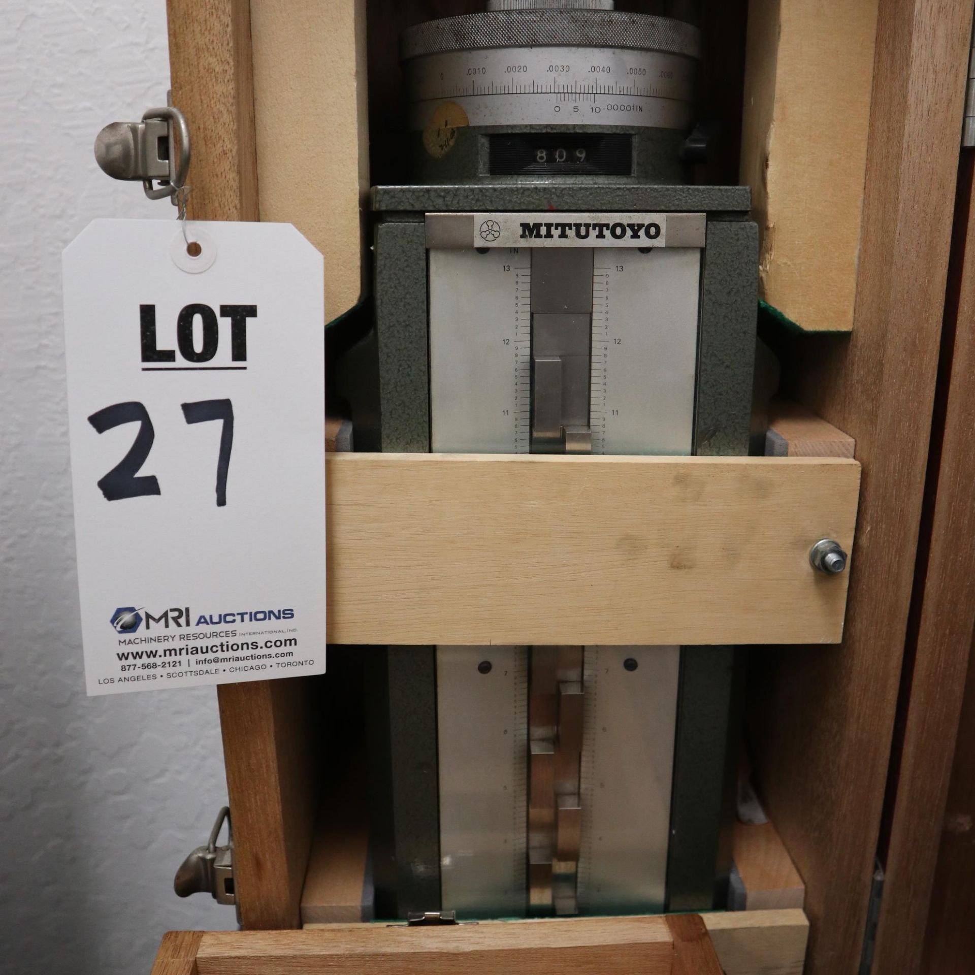 LOT TO INCLUDE: (1) MITUTOYO HEIGHT MASTER HEIGHT GAGE MODEL 515, WITH CASE (1) MITUTOYO RISER BLOCK - Image 2 of 4