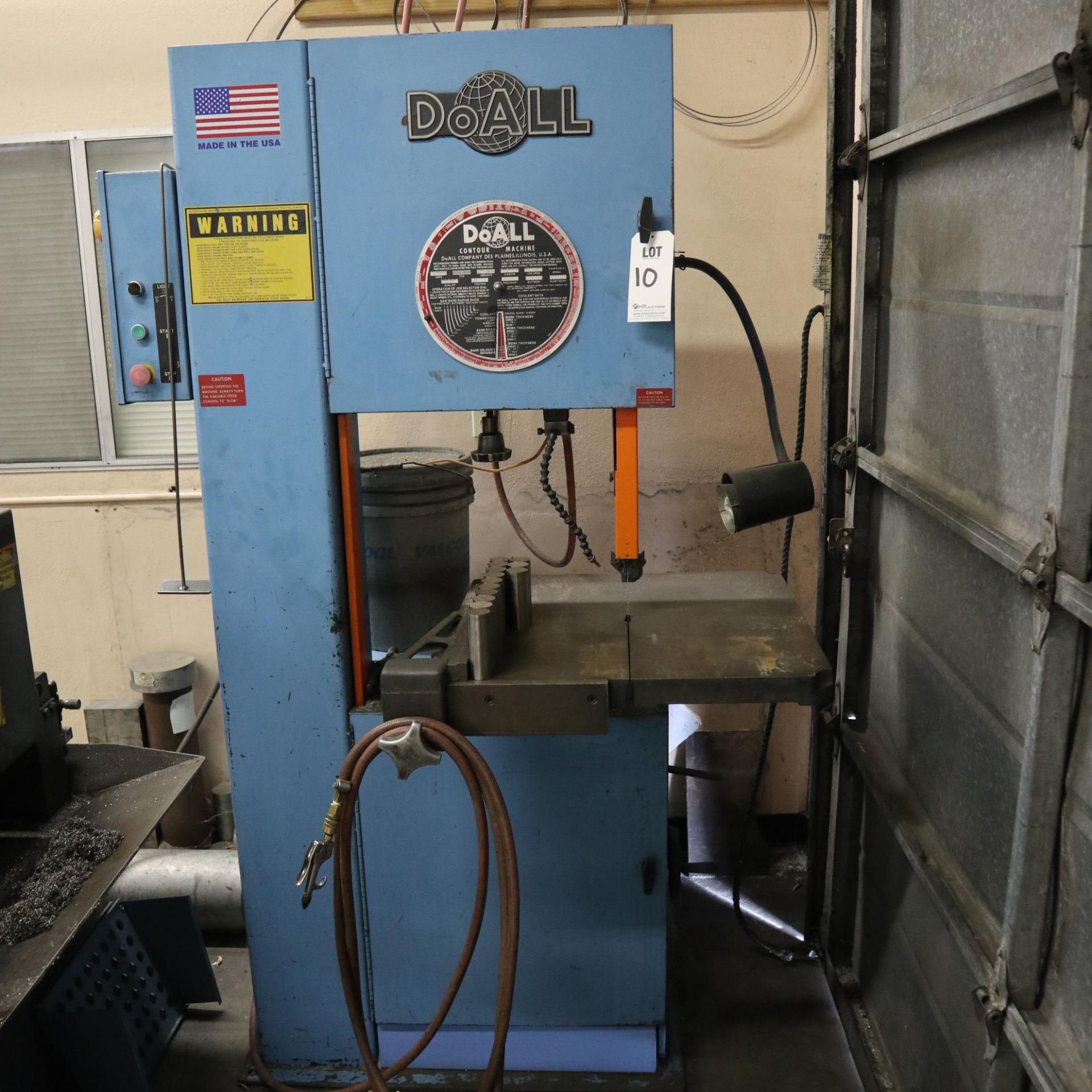 DOALL 2013-V VERTICAL METALWORKING BANDSAW, S/N 500-961078 *MATERIAL IN PHOTO NOT INCLUDED*