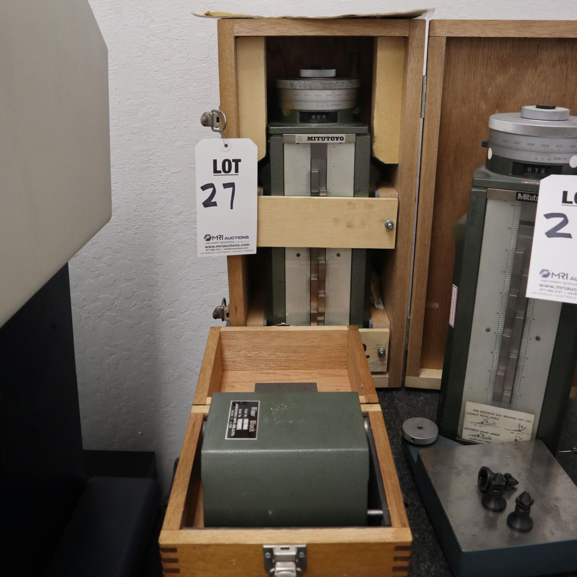 LOT TO INCLUDE: (1) MITUTOYO HEIGHT MASTER HEIGHT GAGE MODEL 515, WITH CASE (1) MITUTOYO RISER BLOCK