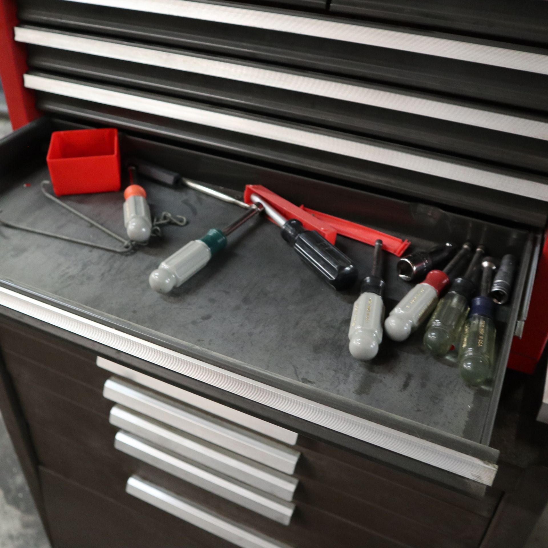 LOT TO INCLUDE: (1) CRAFTSMAN TOOLBOX 9 DRAWER WITH MISC. WRENCHES, SOCKETS, AND TOOLING - Image 8 of 14