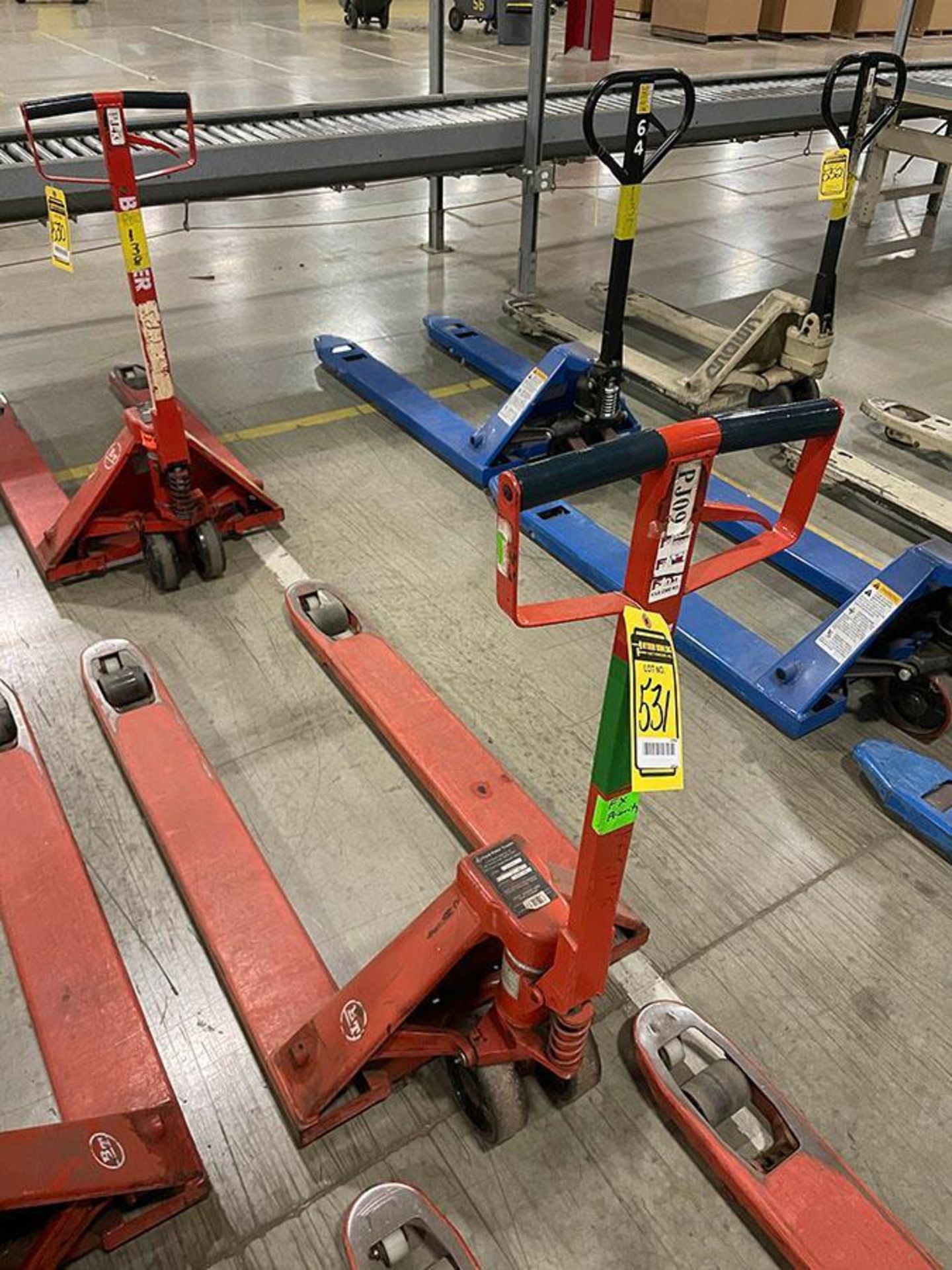 BT PALLET TRUCK, 4,500-5,000 LB. CAP.