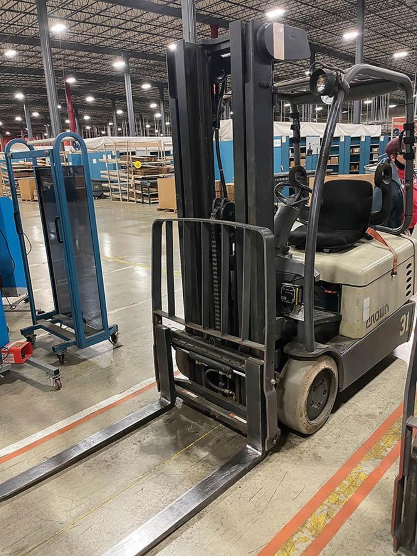 2001 CROWN 3,000 LB. ELECTRIC FORKLIFT W/ 36 V. BATTERY, 3-STAGE MAST, 190'' MAX. LOAD HEIGHT, SC400 - Image 2 of 2