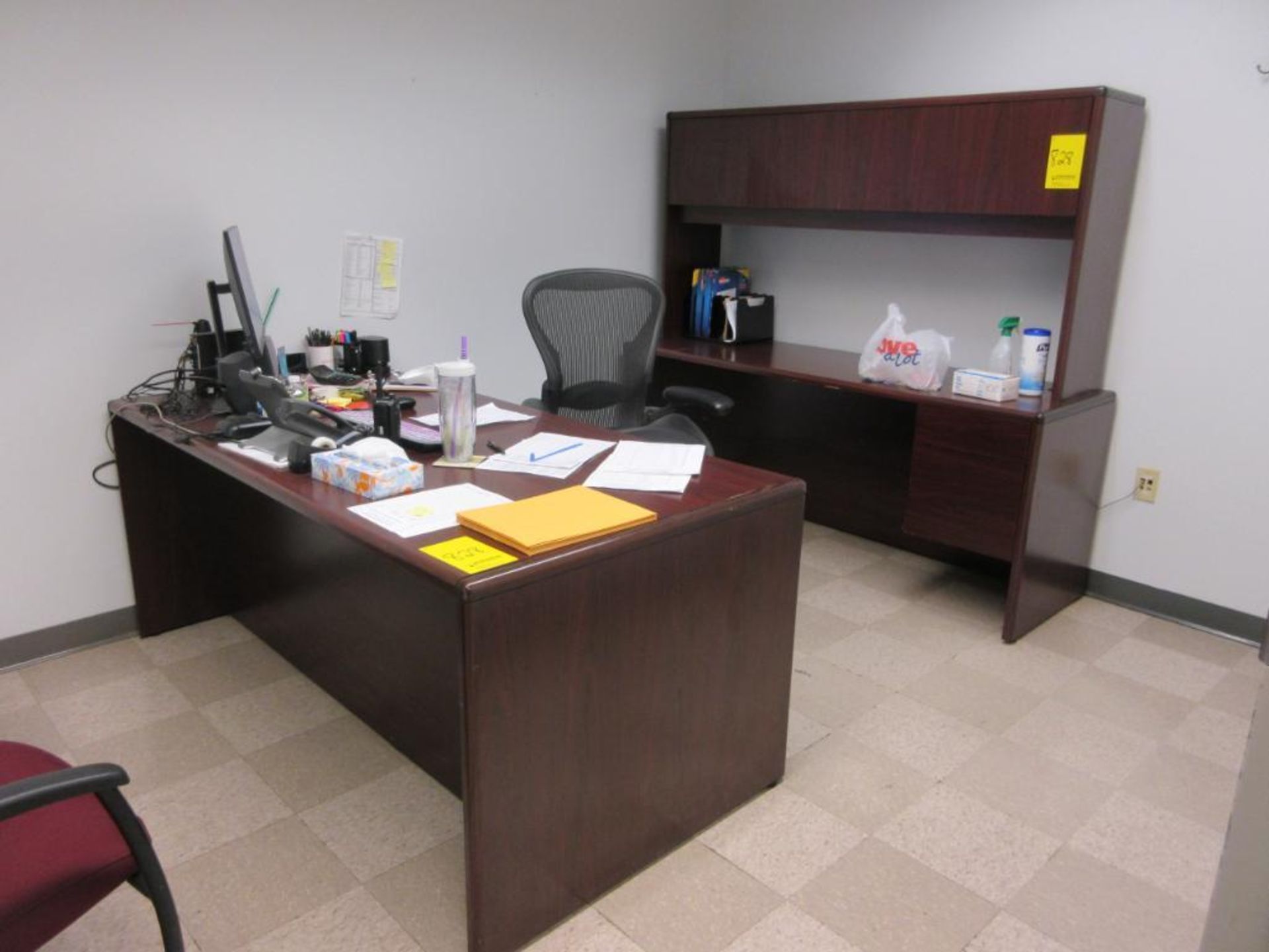 FURNITURE CONTENT OF SHIPPING OFFICE, (ELECTRONICS NOT INCLUDED) - Image 4 of 6