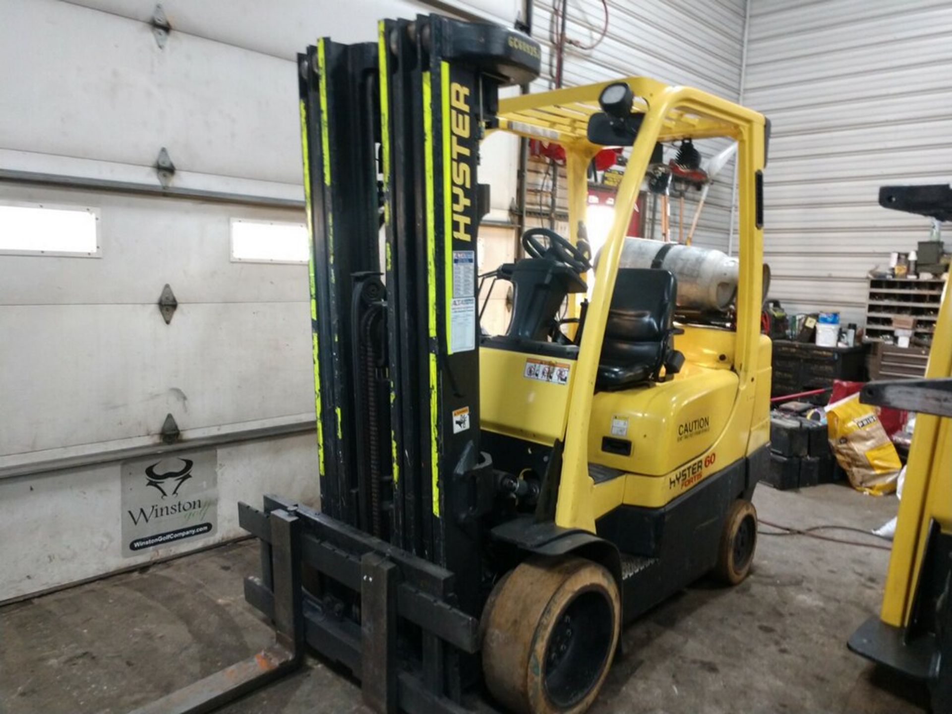 *LOCATED HAMILTON, OH* 2016 HYSTER 6,000-LB. CAP. FORKLIFT, MOD: S60FT, LPG, 3-STAGE MAST, 187" LIFT