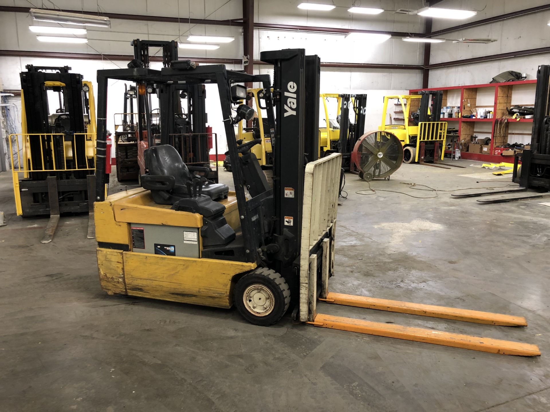 YALE 3,500 LB. CAPACITY ELECTRIC FORKLIFT, MODEL ERP035, S/N E807N02533X, 3-STAGE MAST, 189'' LIFT - Image 3 of 6