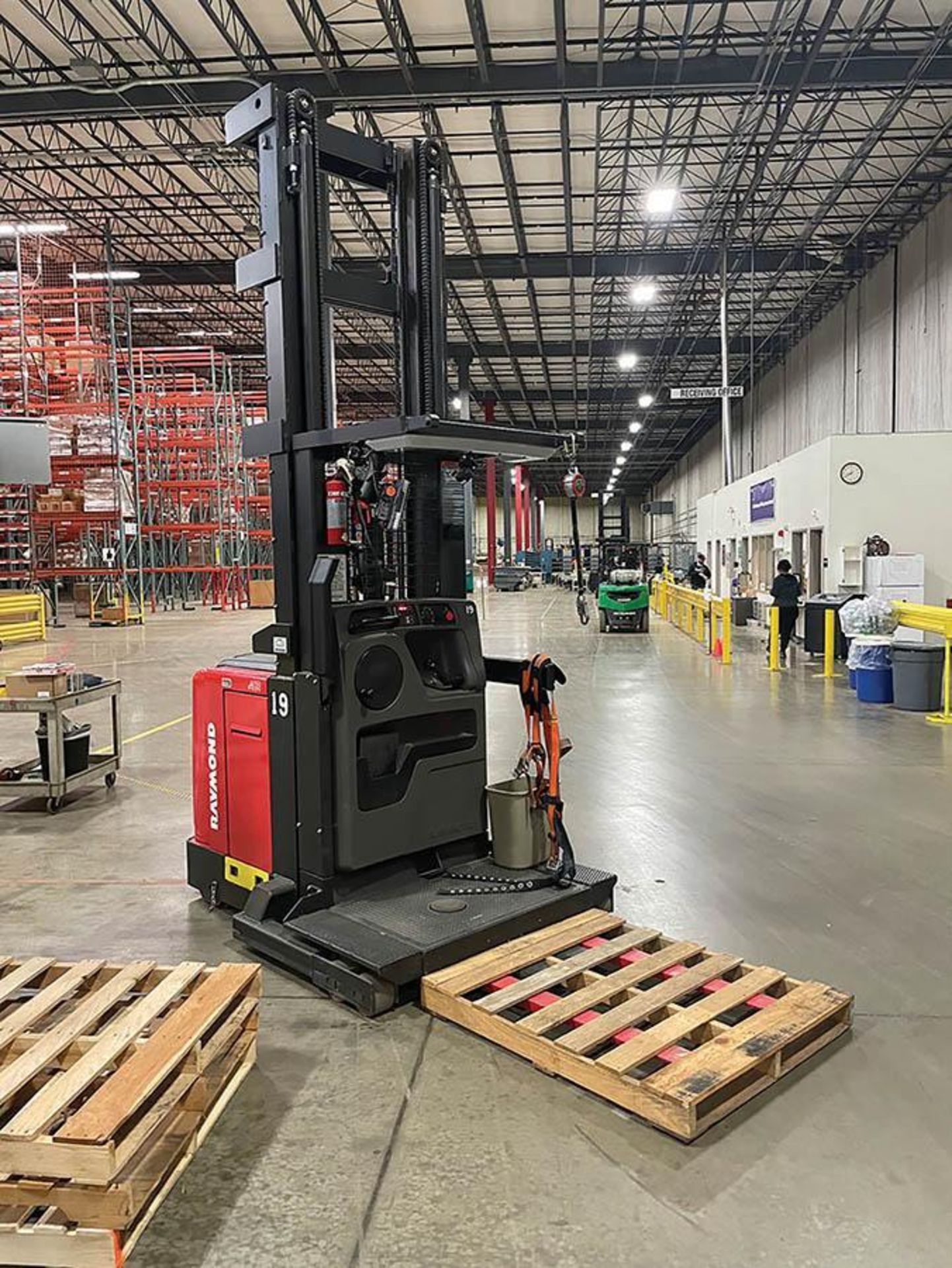 2019 RAYMOND 3,000 LB. CAP. ORDER PICKER, MODEL 550-OPC30TT W/ 24 V. BATTERY, TRUCK WT. W/ BATTERY 8 - Image 2 of 2