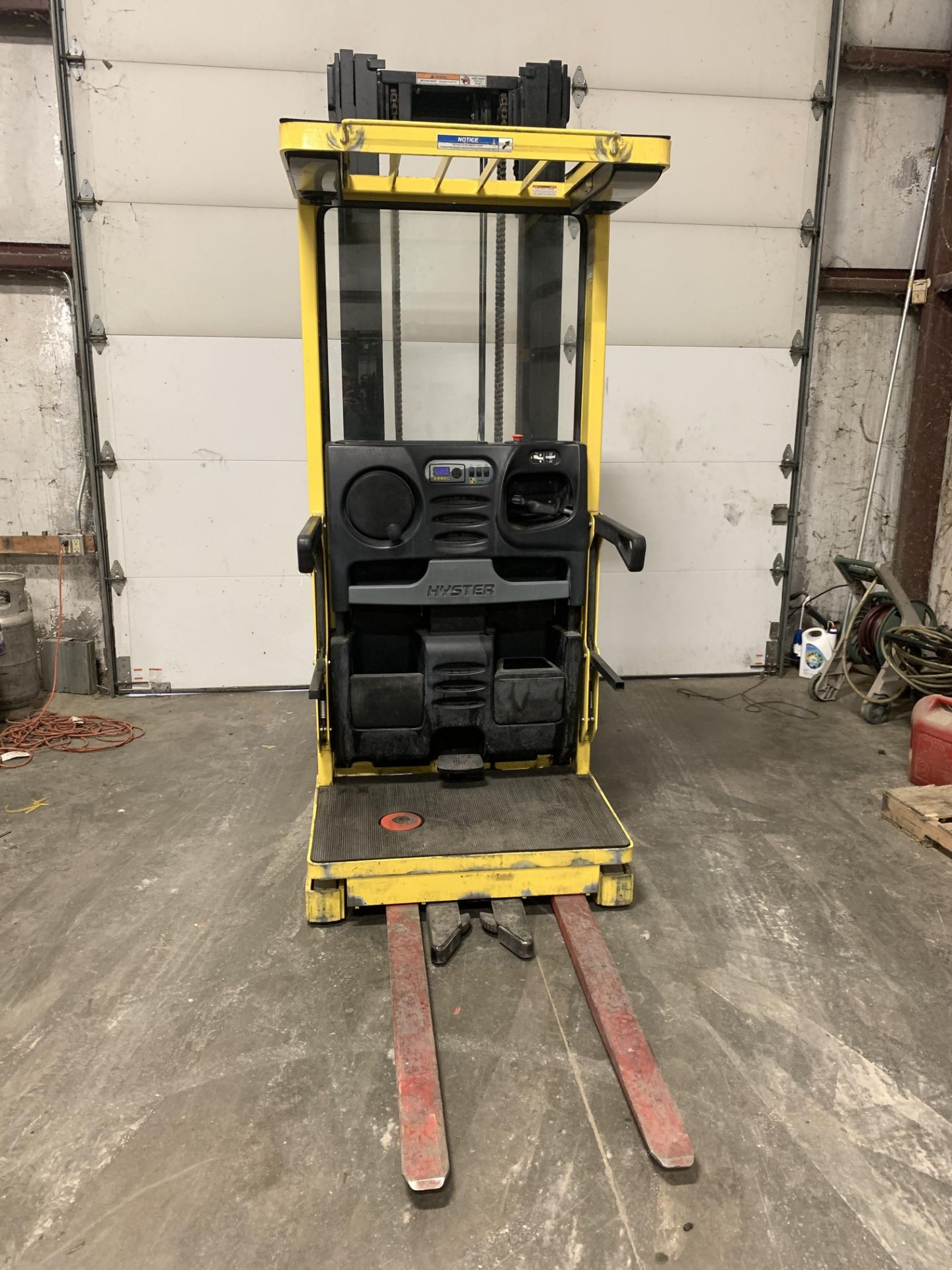 *LOCATED HAMILTON, OH* 2016 HYSTER 3,000-LB. CAP ORDER PICKER, MODEL: R30XM3, 36V, 240" LIFT HEIGHT - Image 3 of 4