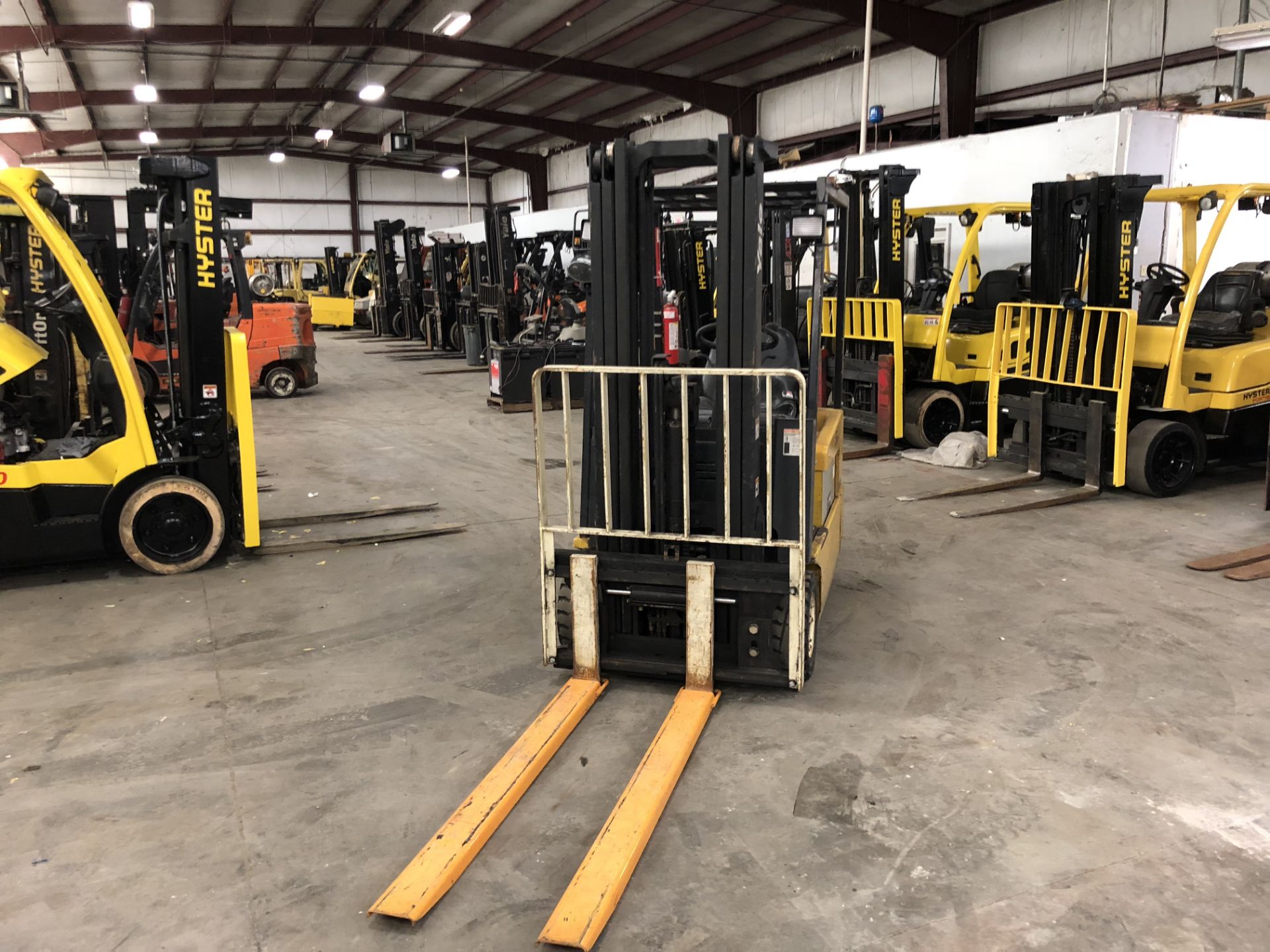 YALE 3,500 LB. CAPACITY ELECTRIC FORKLIFT, MODEL ERP035, S/N E807N02533X, 3-STAGE MAST, 189'' LIFT - Image 2 of 6
