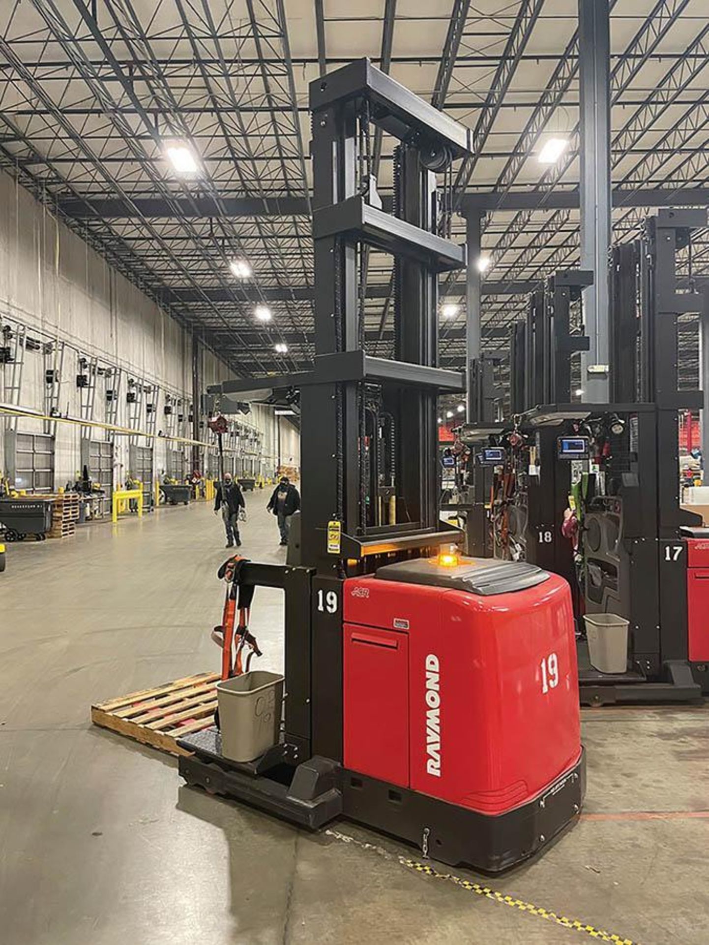 2019 RAYMOND 3,000 LB. CAP. ORDER PICKER, MODEL 550-OPC30TT W/ 24 V. BATTERY, TRUCK WT. W/ BATTERY 8