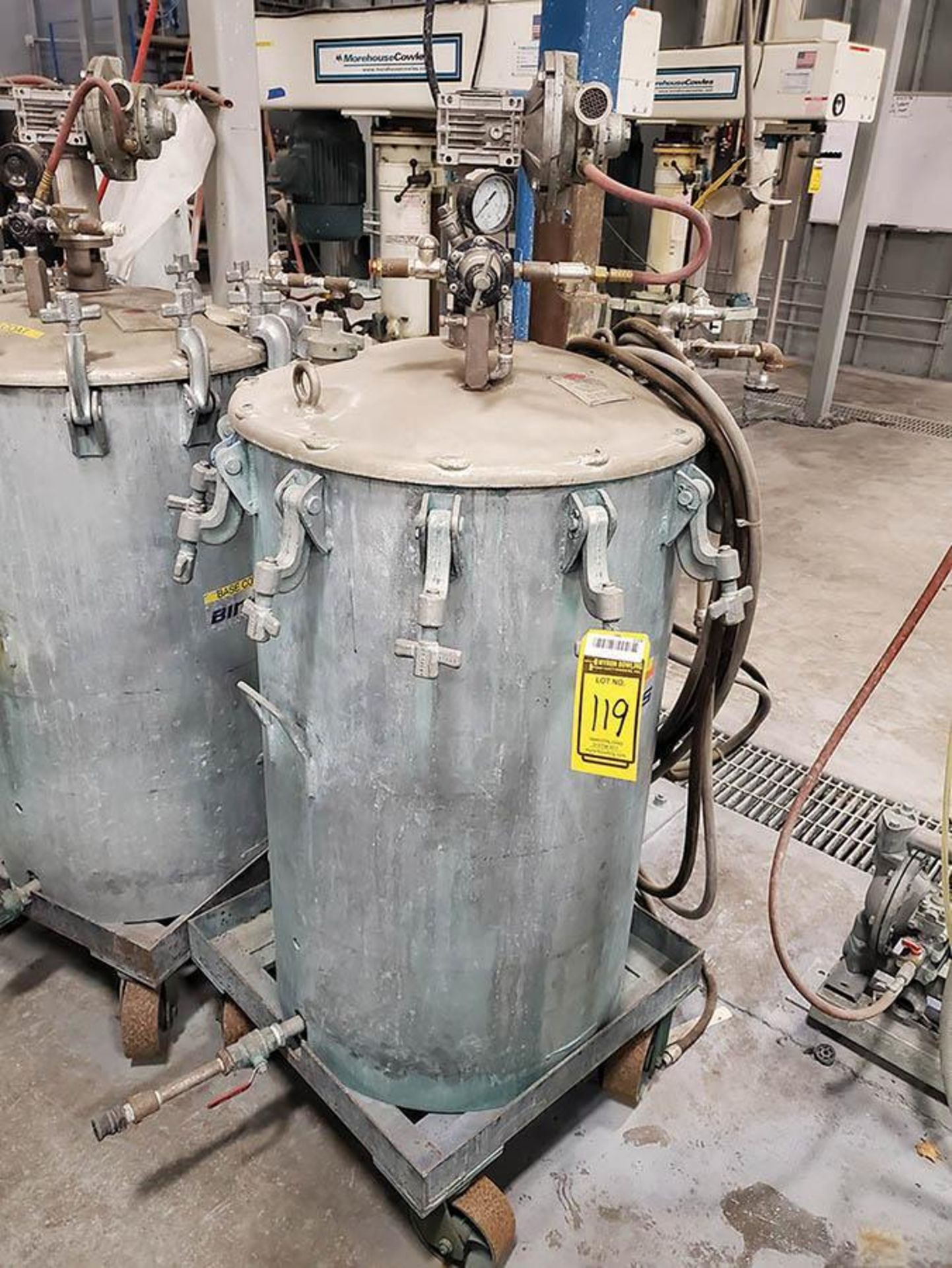 BINKS POWDER PRESSURE POT, 110 MAX PSIG, 23 1/2'' INSIDE DIA.