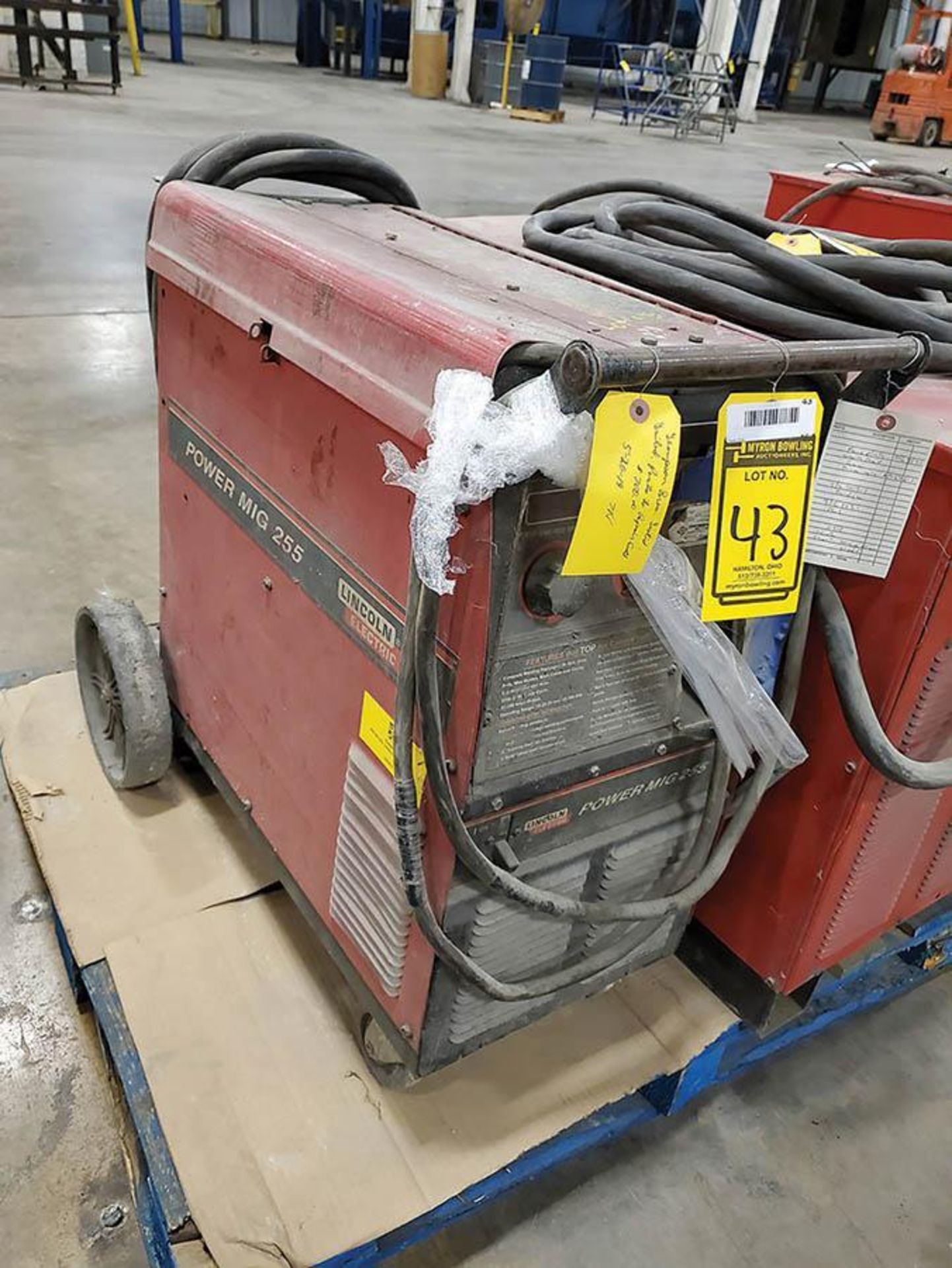 LINCOLN POWERMIG 255 WELDER