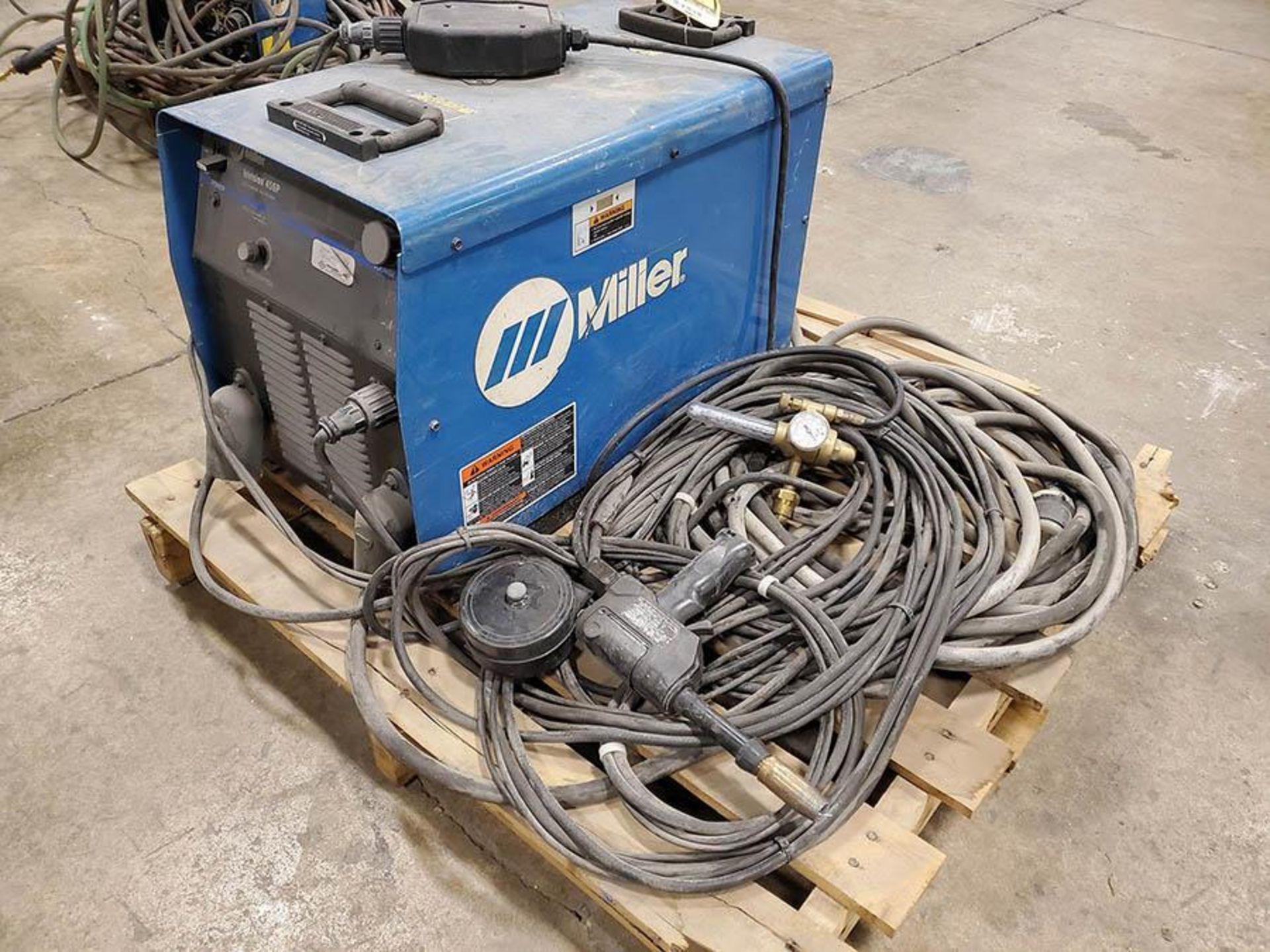 MILLER INVISION 456P DC INVERTER ARC WELDER WITH HOSE AND HEAD