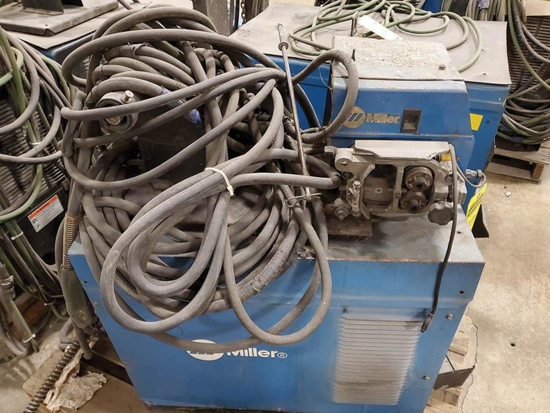 MILLER CP-300 CV-DC ARC WELDER WITH 60 SERIES 24V WIRE FEED - Image 2 of 4