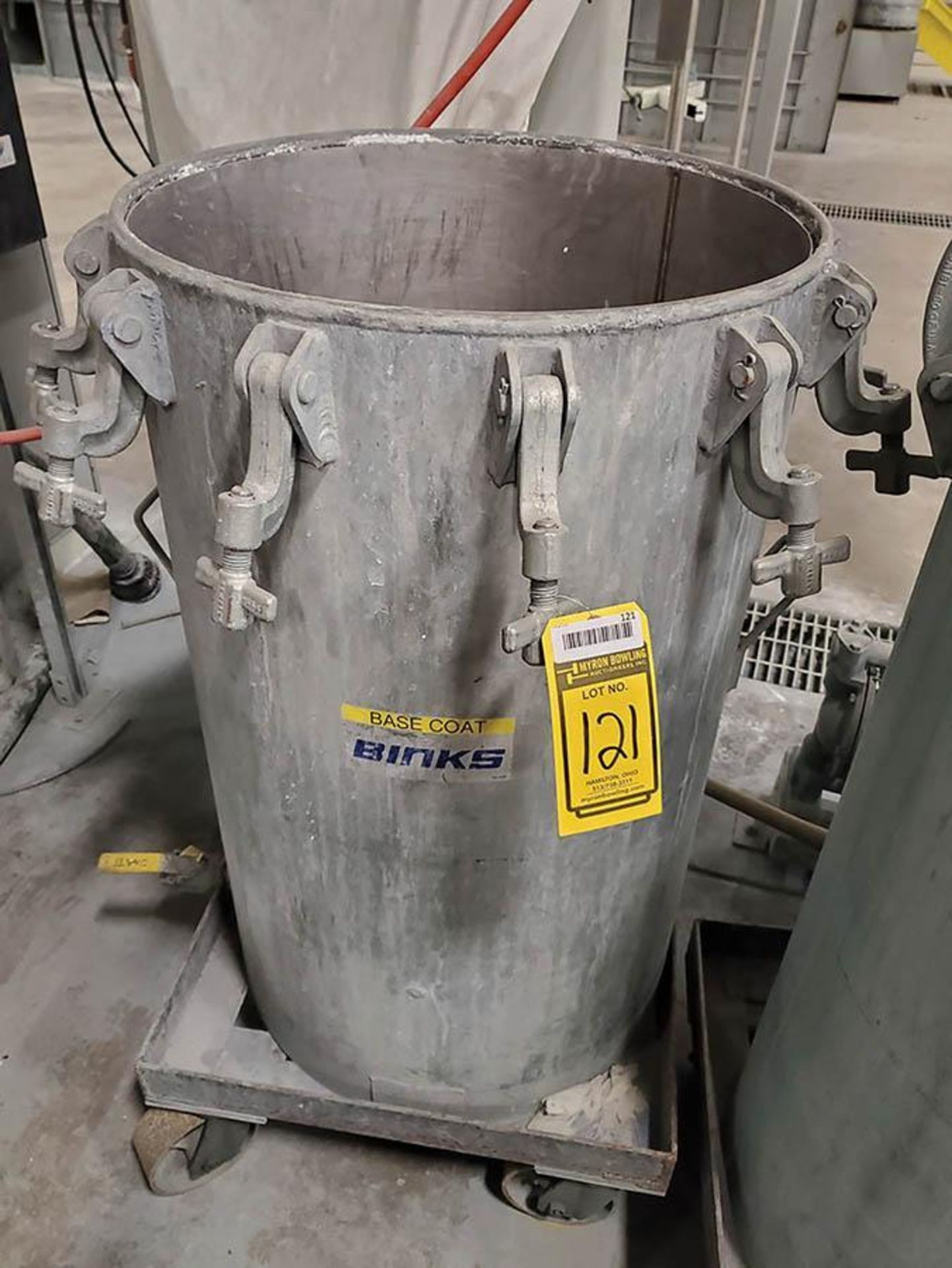 BINKS POWDER PRESSURE POT, 110 MAX PSIG, 23 1/2'' INSIDE DIA.