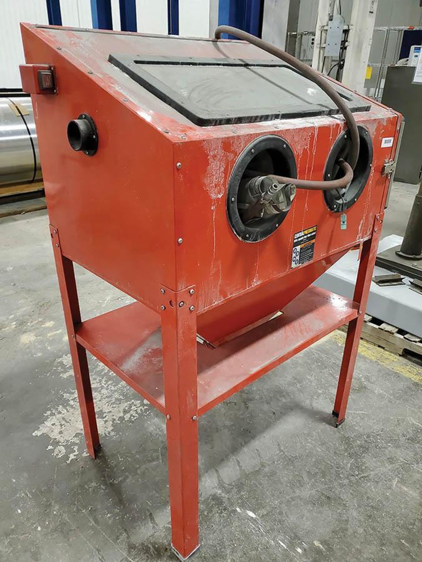 CENTRAL PNEUMATICS 40 LB. FLOOR BLAST CABINET - Image 3 of 6