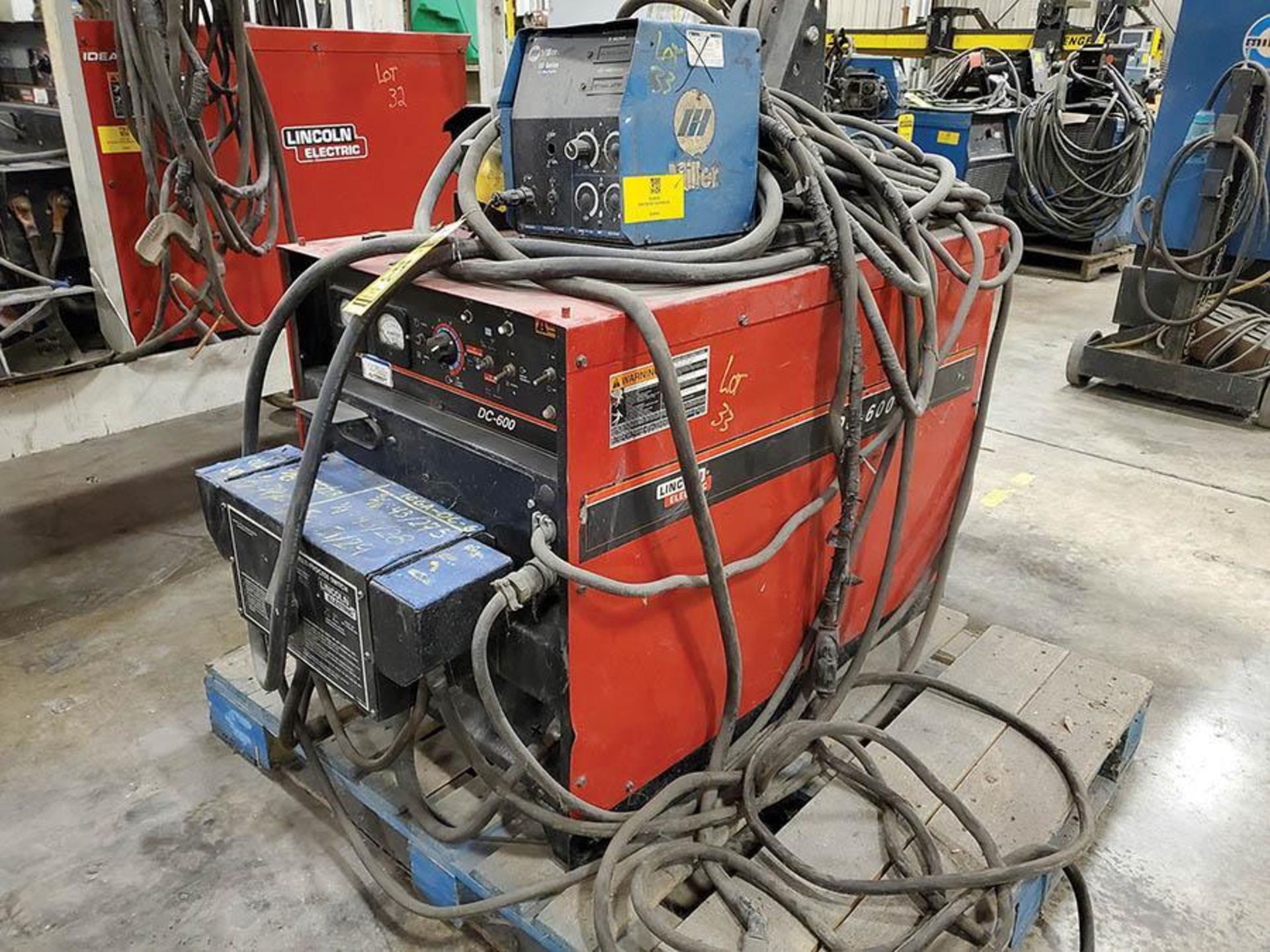 LINCOLN DC-600 ARC WELDER