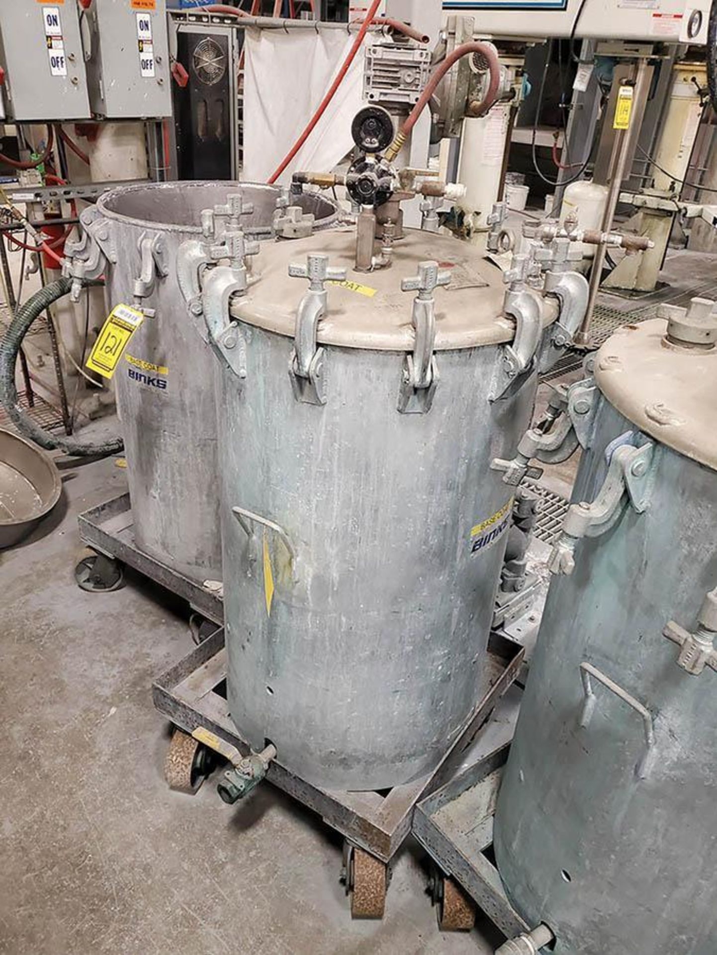 BINKS POWDER PRESSURE POT, 110 MAX PSIG, 23 1/2'' INSIDE DIA.