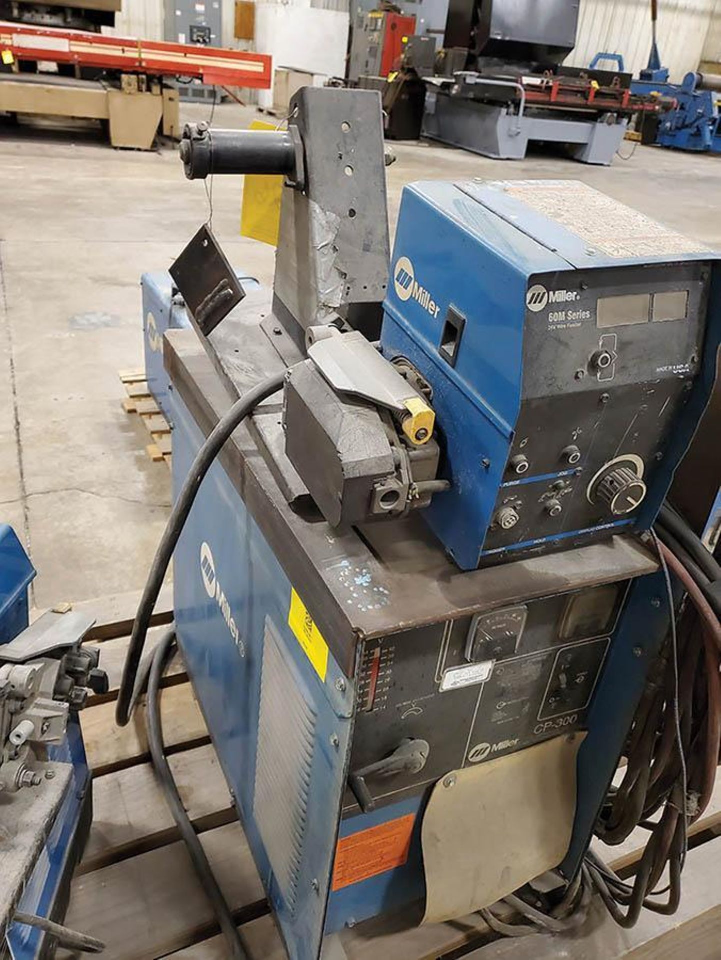MILLER CP-300 CV-DC ARC WELDER WITH 60 SERIES 24V WIRE FEED - Image 3 of 5