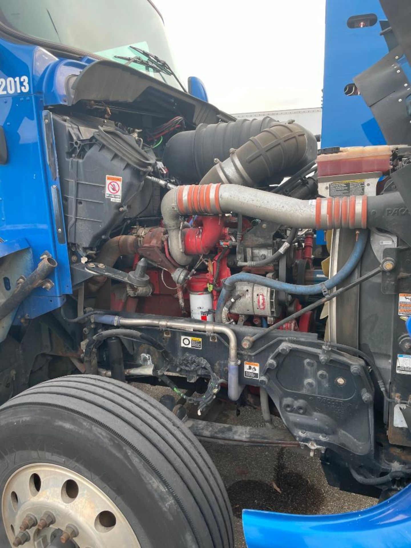 2013 KENWORTH T440 TRACTOR, SINGLE AXLE, DAY CAB, COMPRESSED NATURAL GAS (CNG), CUMMINS ISLG 320 CNG - Image 8 of 9