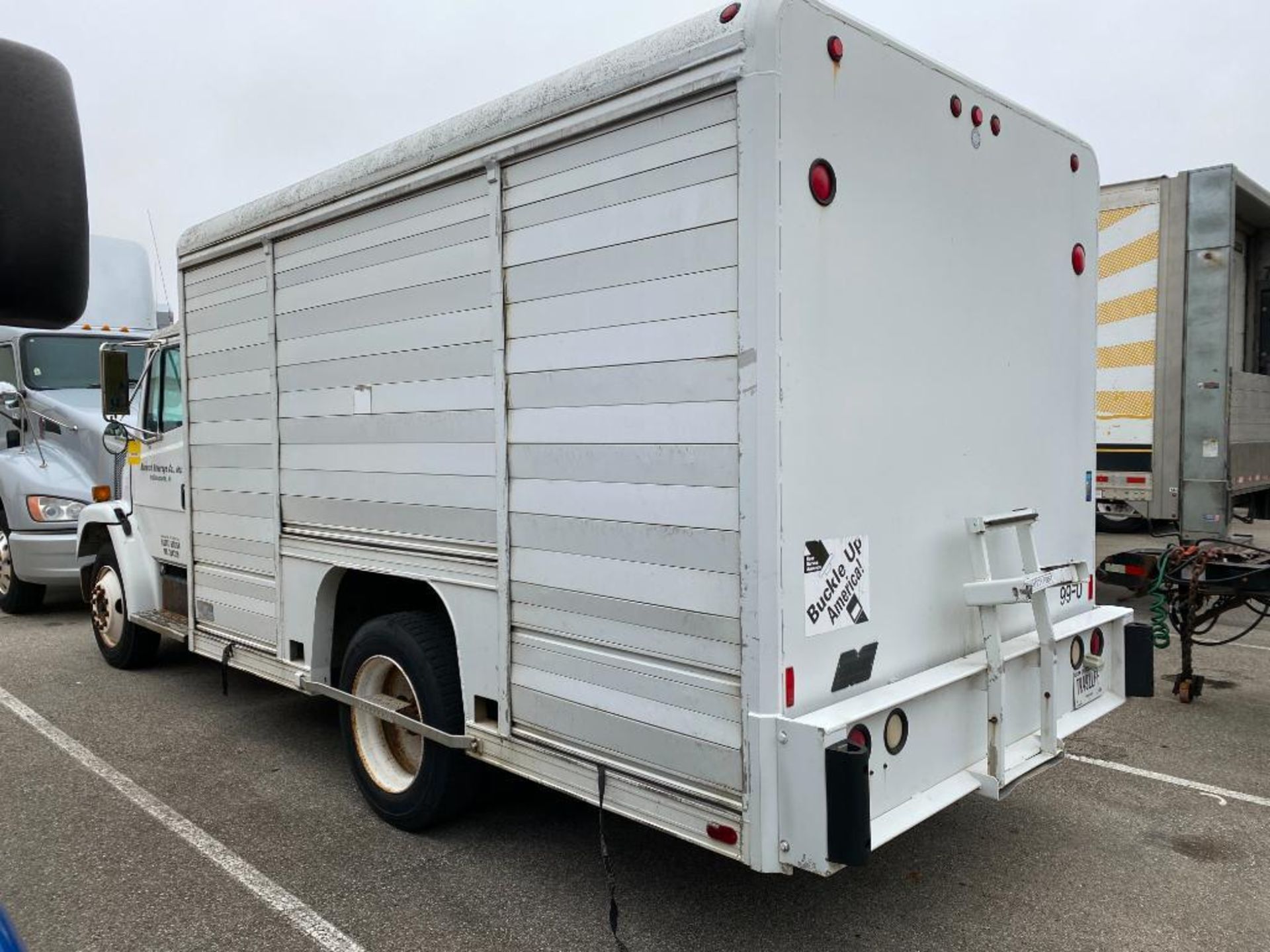 1999 FREIGHTLINER FL80 TRACTOR, BEVERAGE CARGO BOX, 193,508 MILES, VIN 1FV3GFFC2XHA33095, UNIT 99-0 - Image 2 of 6