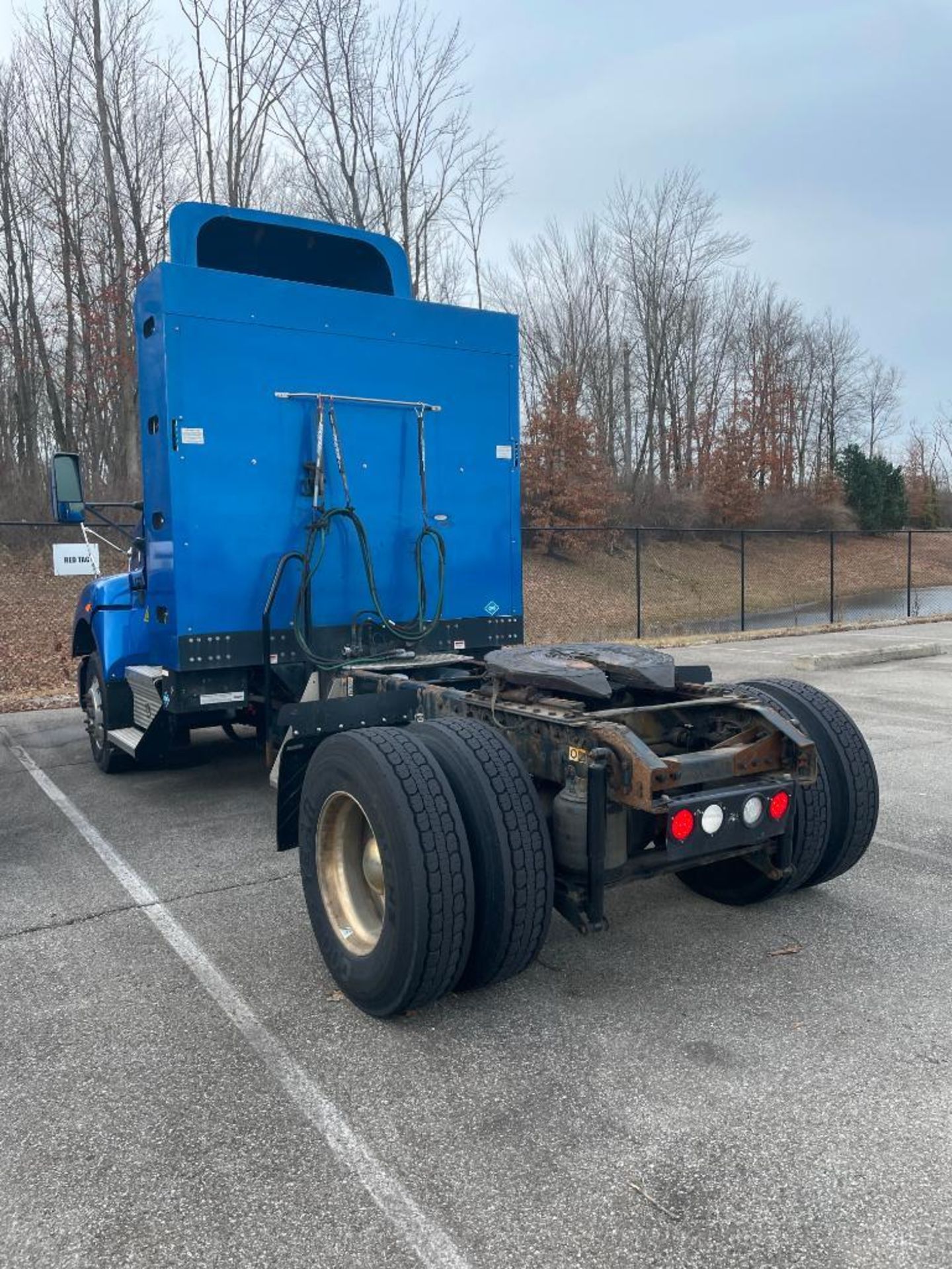 2013 KENWORTH T440 TRACTOR, SINGLE AXLE, DAY CAB, COMPRESSED NATURAL GAS (CNG), CUMMINS ISLG 320 CNG - Image 2 of 9