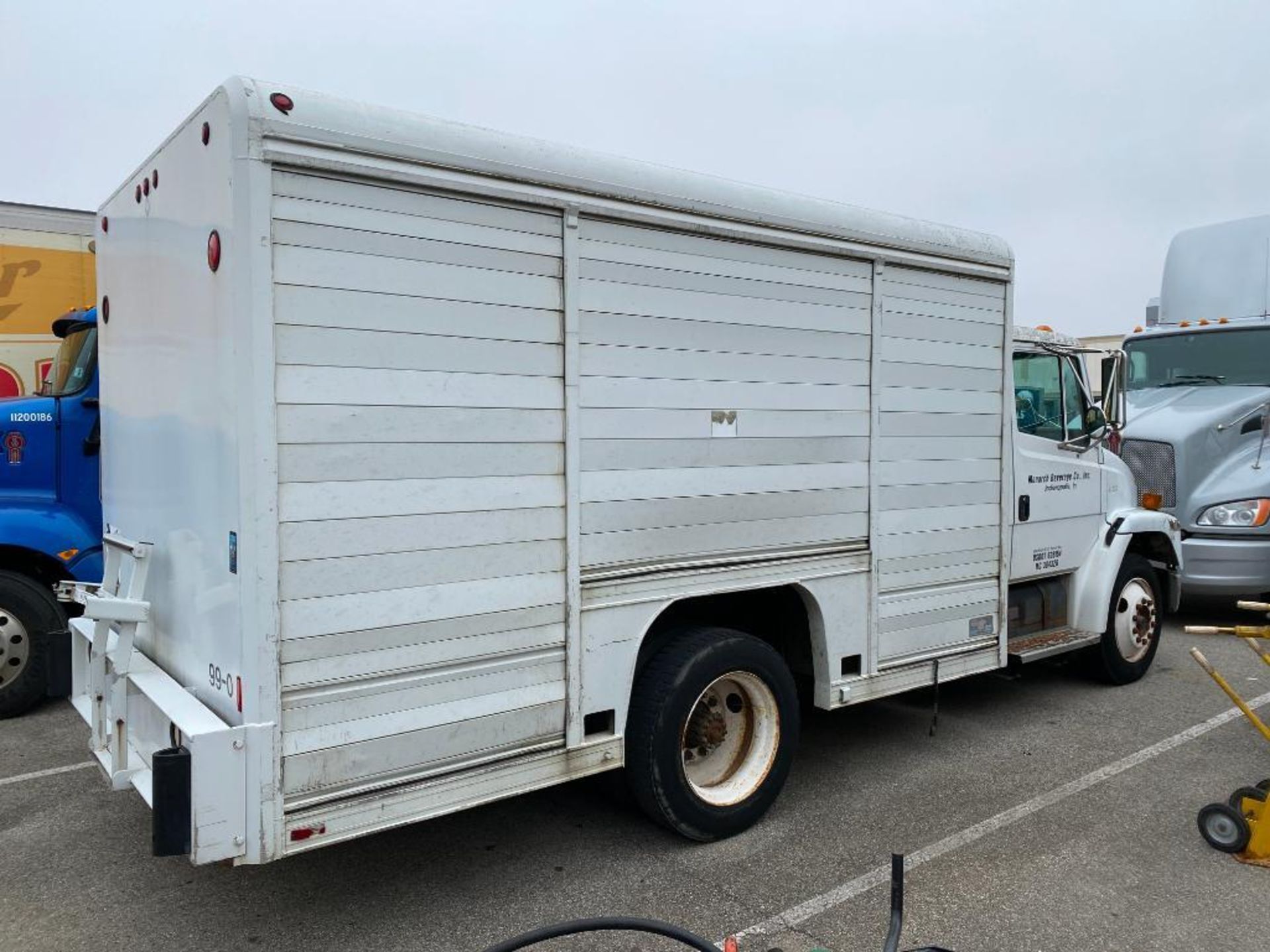 1999 FREIGHTLINER FL80 TRACTOR, BEVERAGE CARGO BOX, 193,508 MILES, VIN 1FV3GFFC2XHA33095, UNIT 99-0 - Image 3 of 6