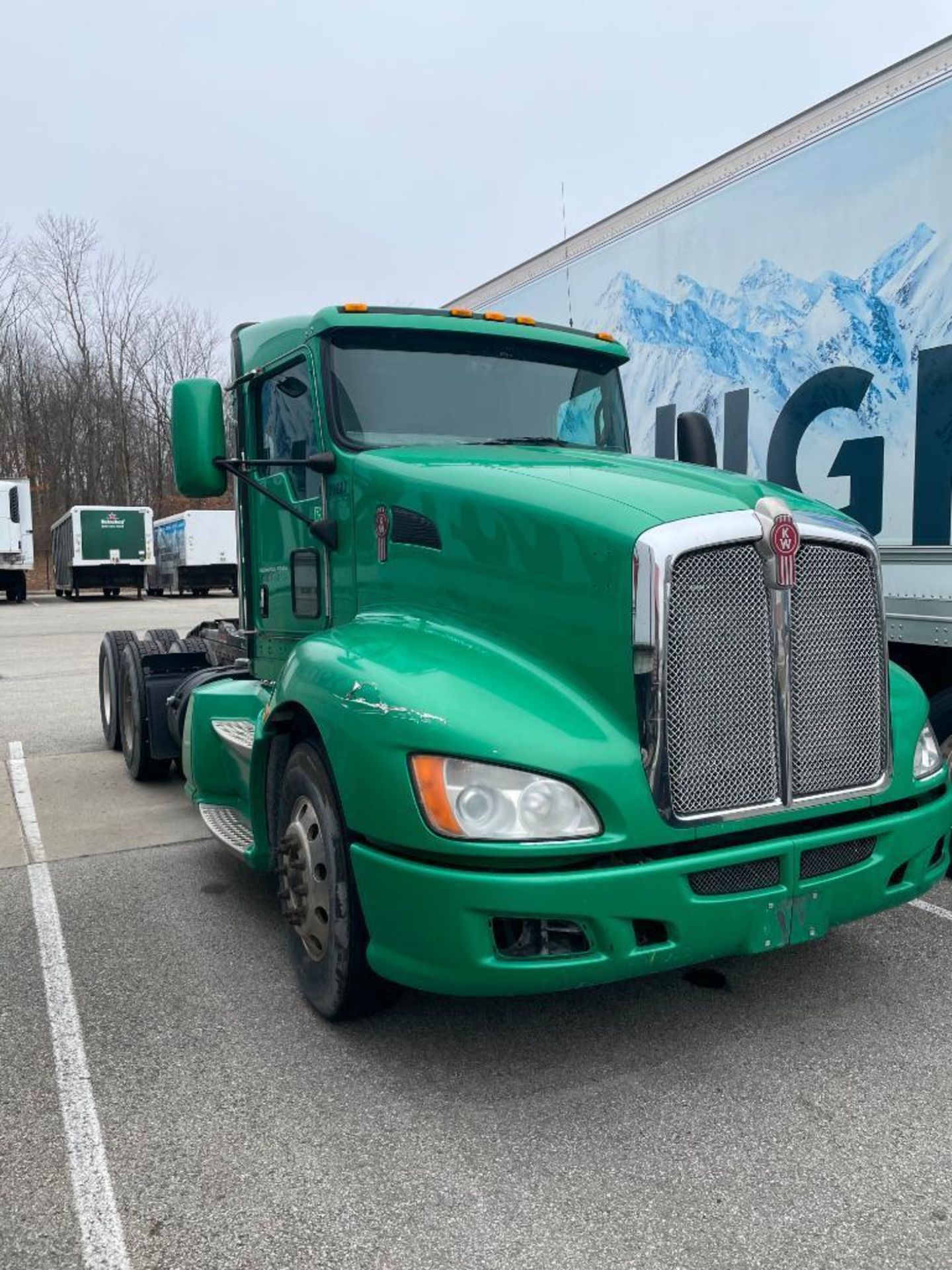 2012 KENWORTH T660 TRACTOR, TANDEM AXLE, DAY CAB, CUMMINS ISX15 450ST DIESEL ENGINE, 450 HP, KALMAR - Image 5 of 9