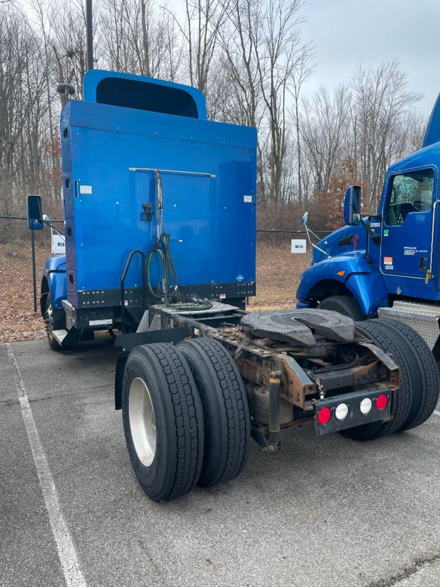 2013 KENWORTH T440 TRACTOR, SINGLE AXLE, DAY CAB, COMPRESSED NATURAL GAS (CNG), CUMMINS ISLG 320 CNG - Image 2 of 9