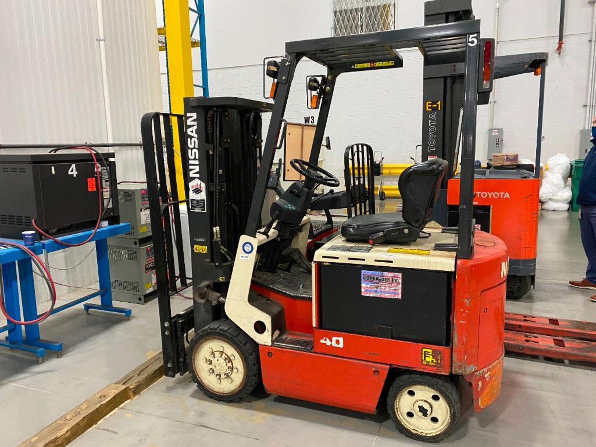 2002 NISSAN 40 ELECTRIC FORKLIFT, MODEL CWP02L20S, S/N CWP002-9C4197, 13,256 HOURS, SIDESHIFT, 3-STA