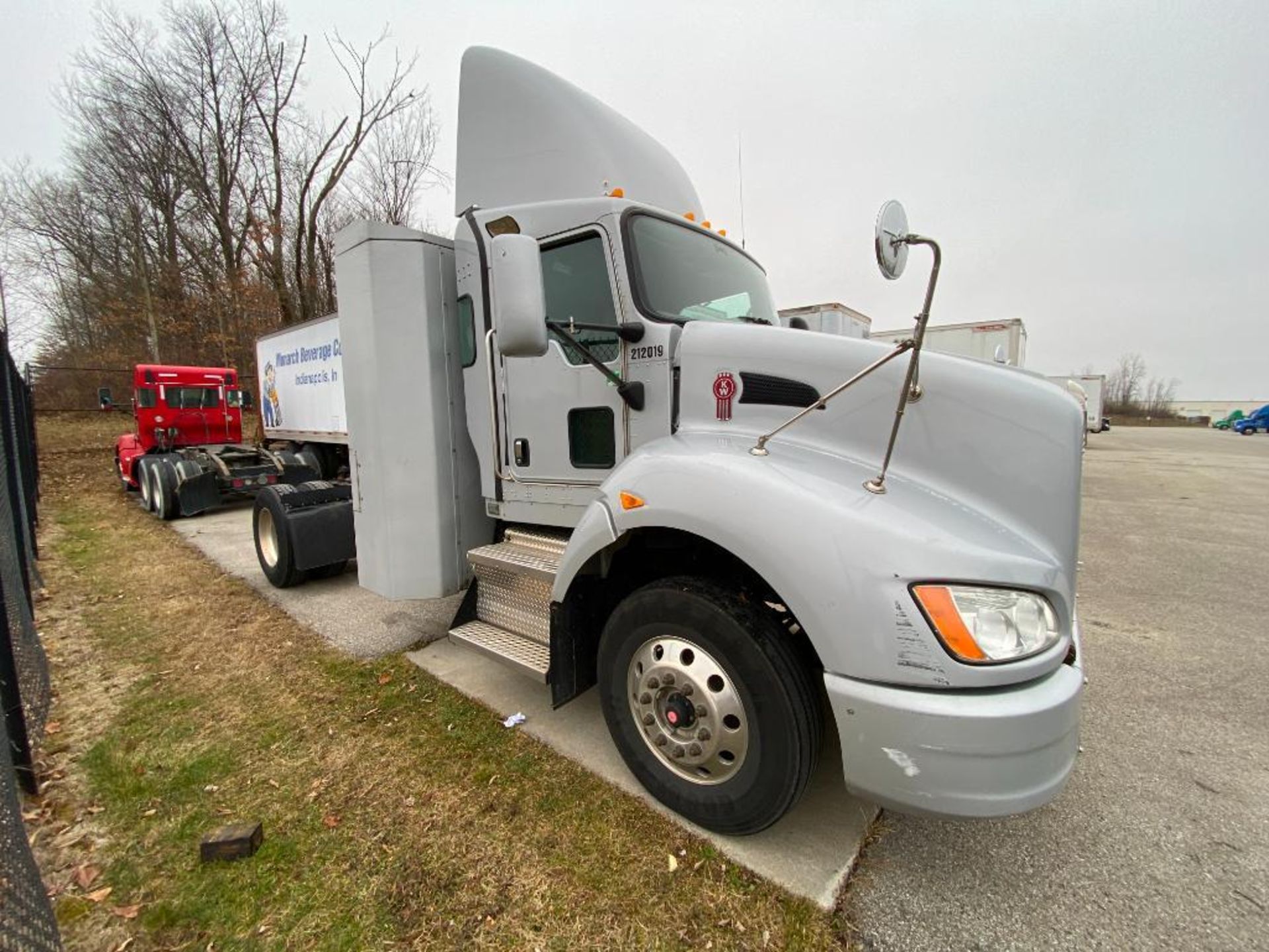 2013 KENWORTH T440 TRACTOR, SINGLE AXLE, DAY CAB, COMPRESSED NATURAL GAS (CNG), CUMMINS ISLG 320 CNG - Image 7 of 11