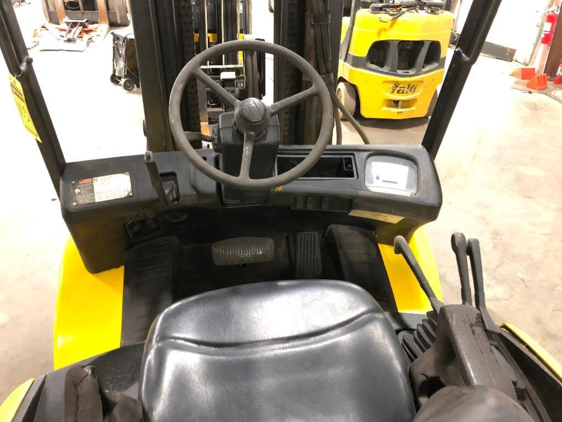 2006 HYSTER 12,000-LB. CAPACITY FORKLIFT, MODEL: H120FT, S/N: L005V08891D, LPG, PNEUMATIC TIRES, LEV - Image 5 of 5