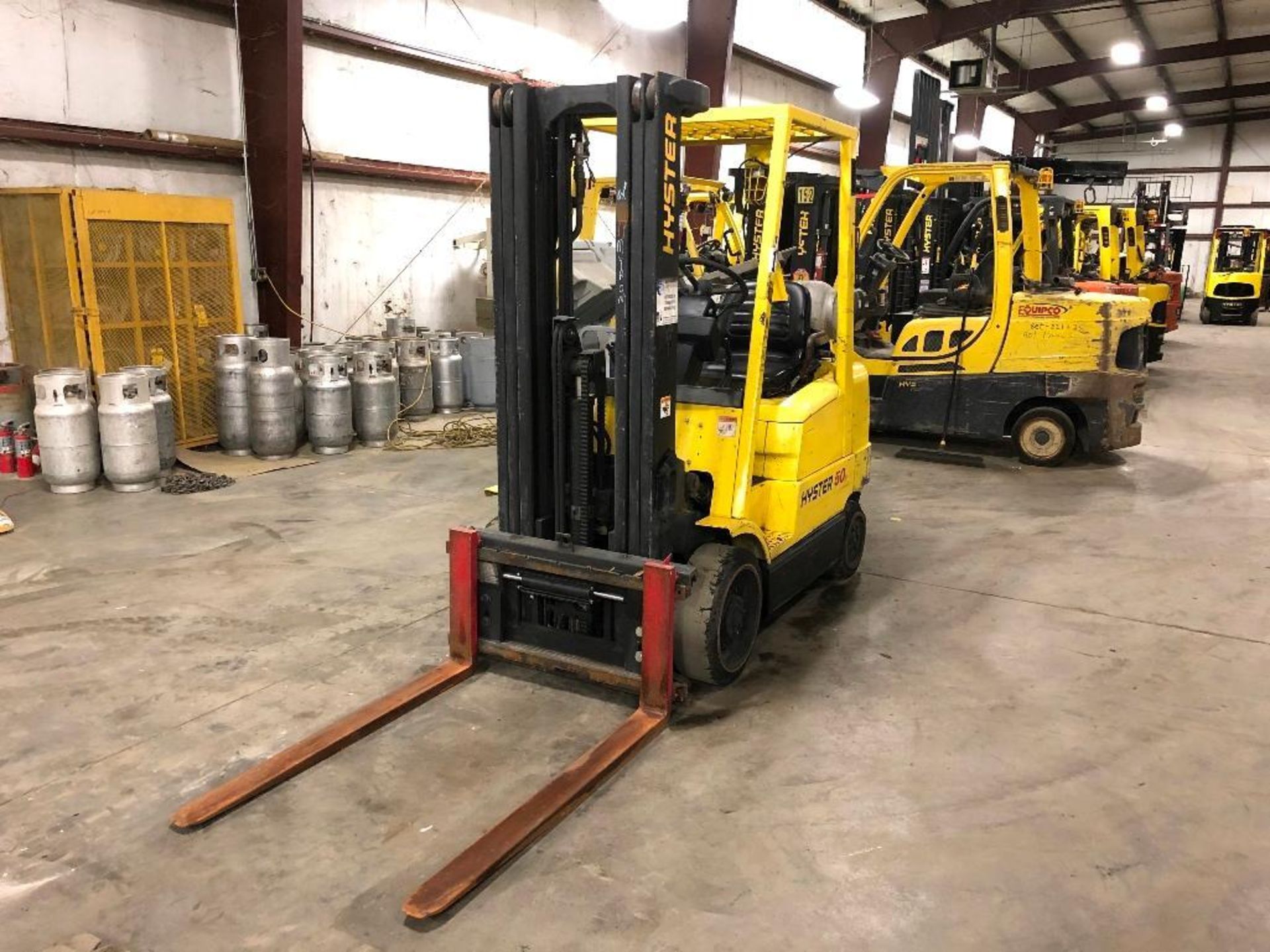 1999 HYSTER 5,000-LB. CAPACITY FORKLIFT, MODEL: S50XM, S/N: D187V14509W, SOLID TIRES, LPG, LEVER SHI - Image 2 of 5