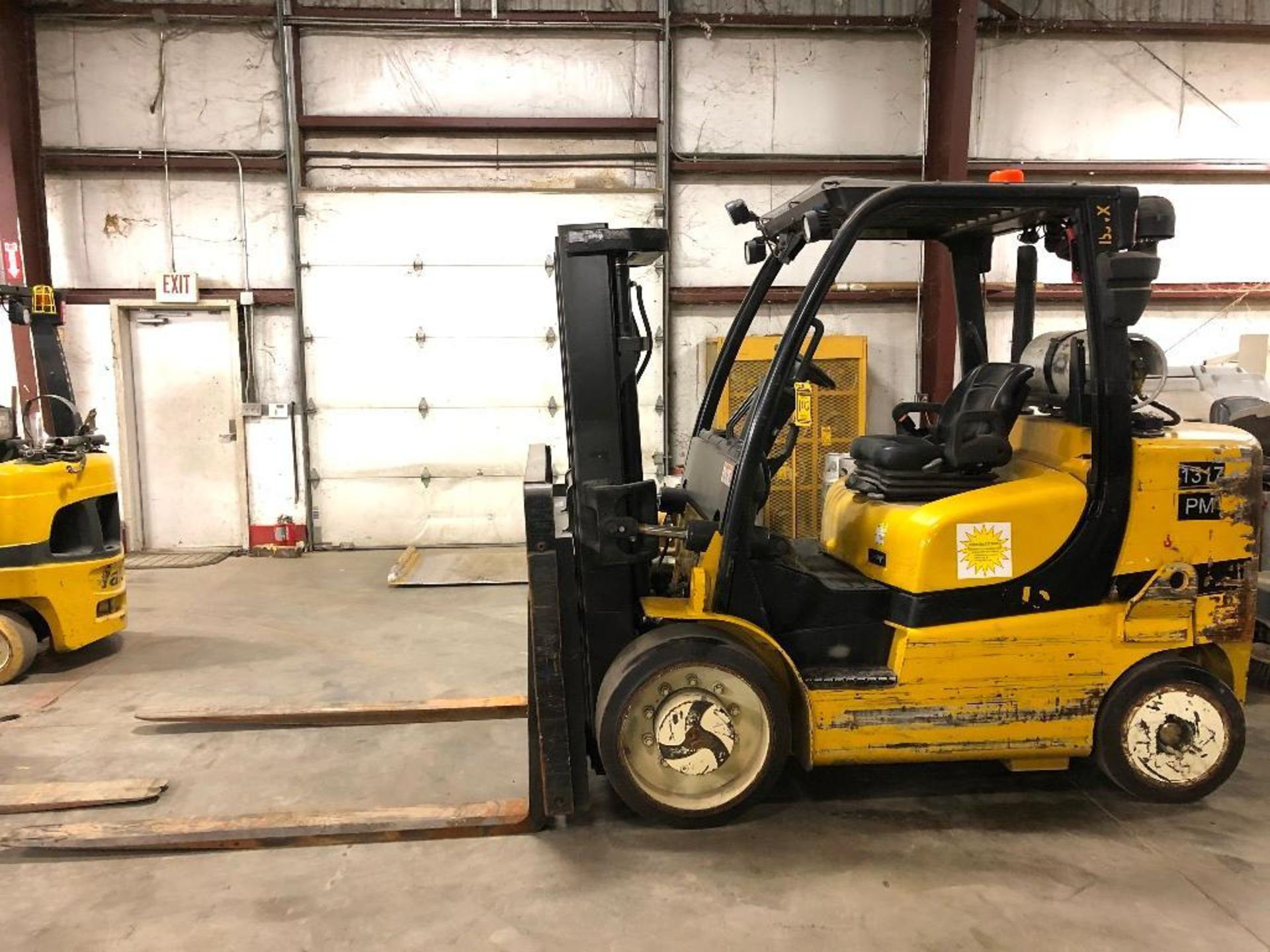 2015 YALE 15,500-LB. CAPACITY FORKLIFT, MODEL: GLC155VX, S/N: F879V01833N, LPG, SOLID TIRES, LEVER S