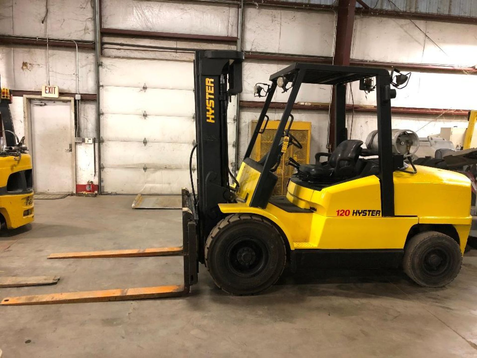 2006 HYSTER 12,000-LB. CAPACITY FORKLIFT, MODEL: H120FT, S/N: L005V08891D, LPG, PNEUMATIC TIRES, LEV