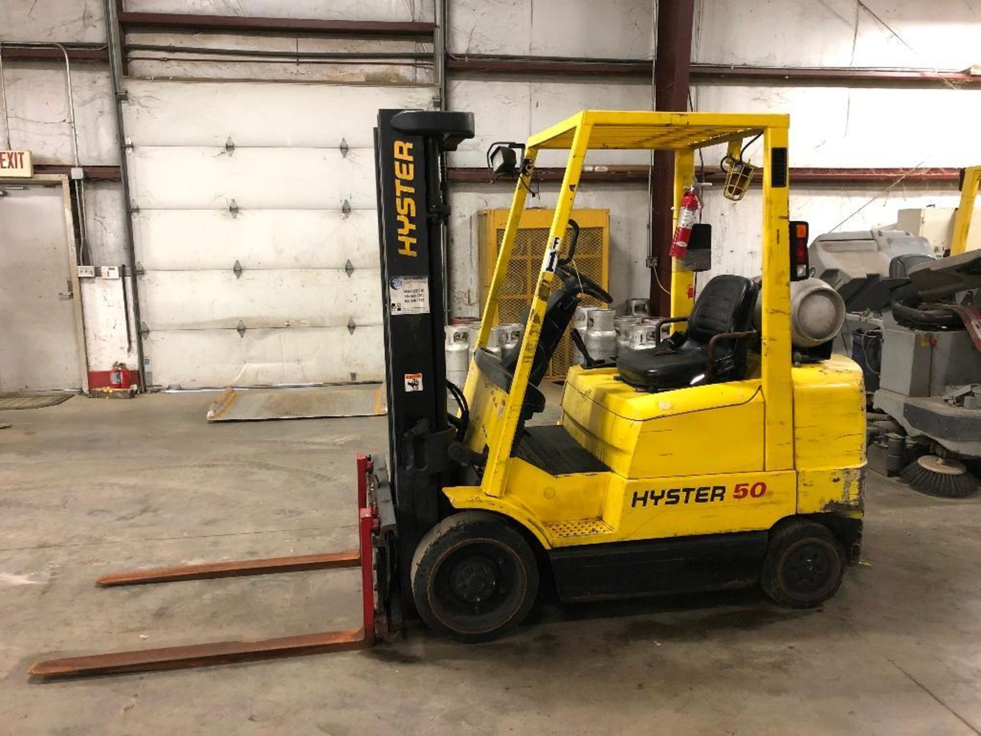 1999 HYSTER 5,000-LB. CAPACITY FORKLIFT, MODEL: S50XM, S/N: D187V14509W, SOLID TIRES, LPG, LEVER SHI