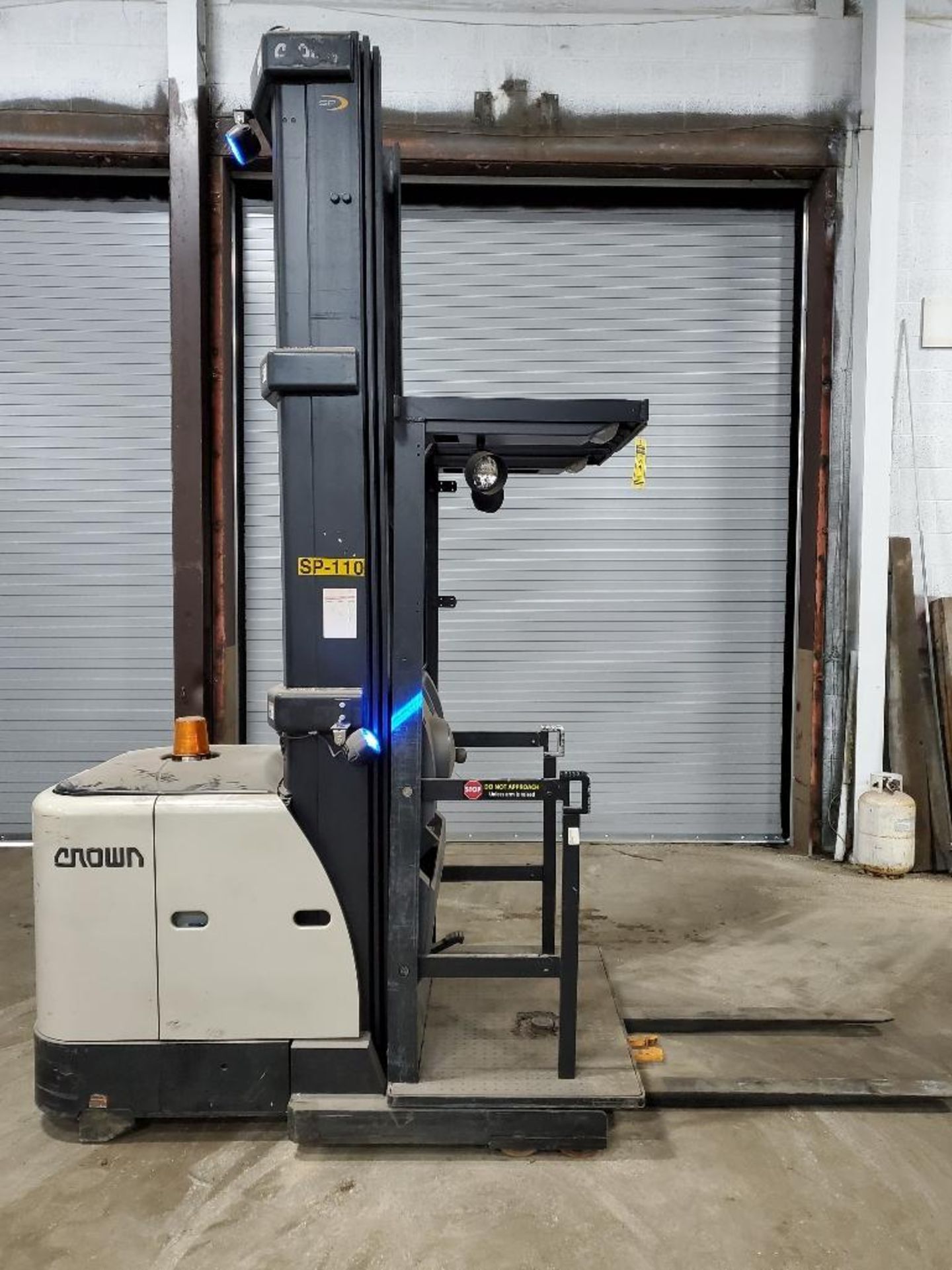 2012 CROWN 3500 SERIES STOCK ORDER PICKER, MODEL SP3520-30, 3,000 LB. CAPACITY, 24V, 131 1/2'' 3 STA