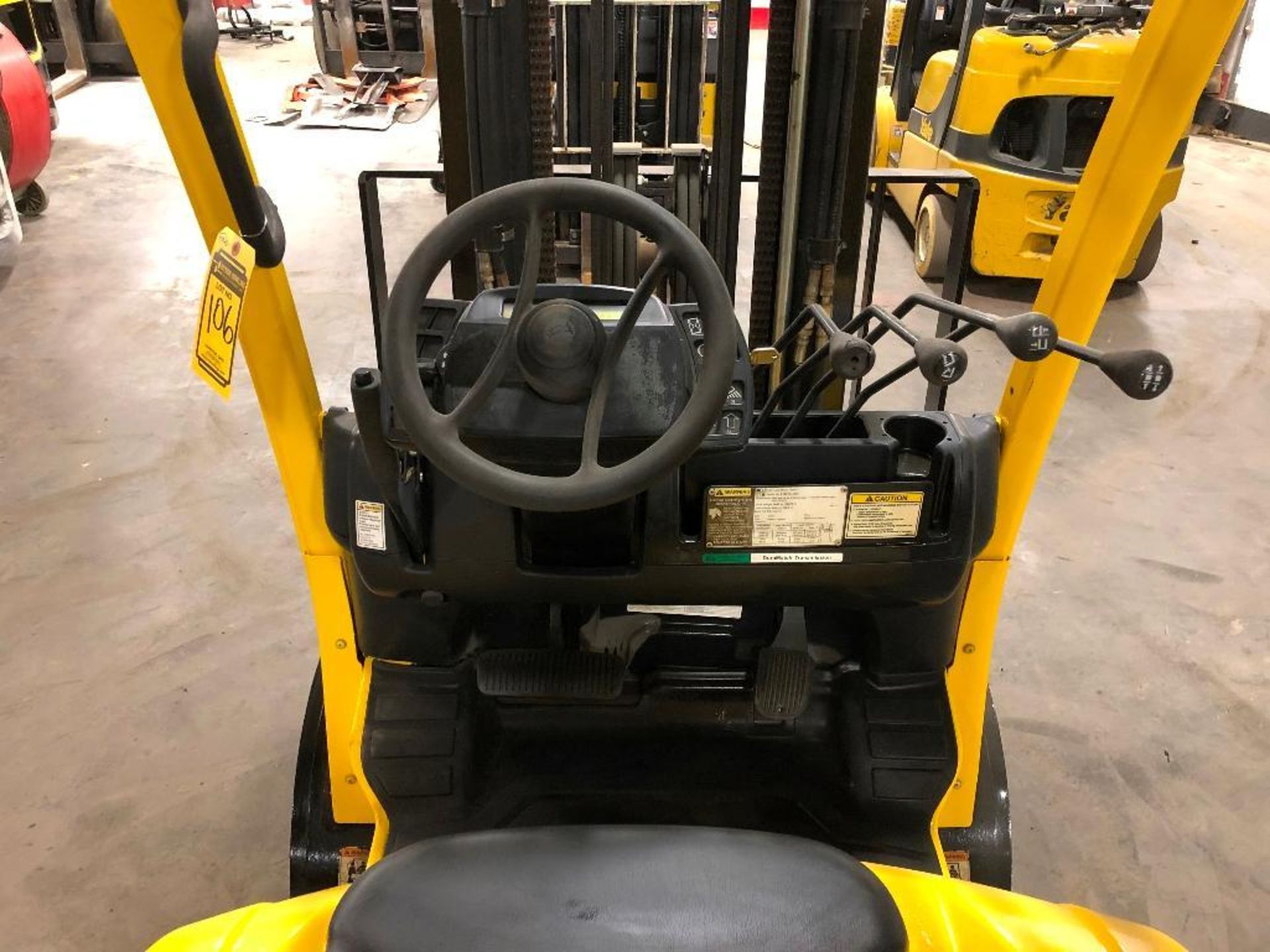 2010 HYSTER 7,000-LB. CAPACITY FORKLIFT, MODEL: S70FT, S/N: F187V14456G, LPG, LEVER SHIFT TRANSMISSI - Image 5 of 5