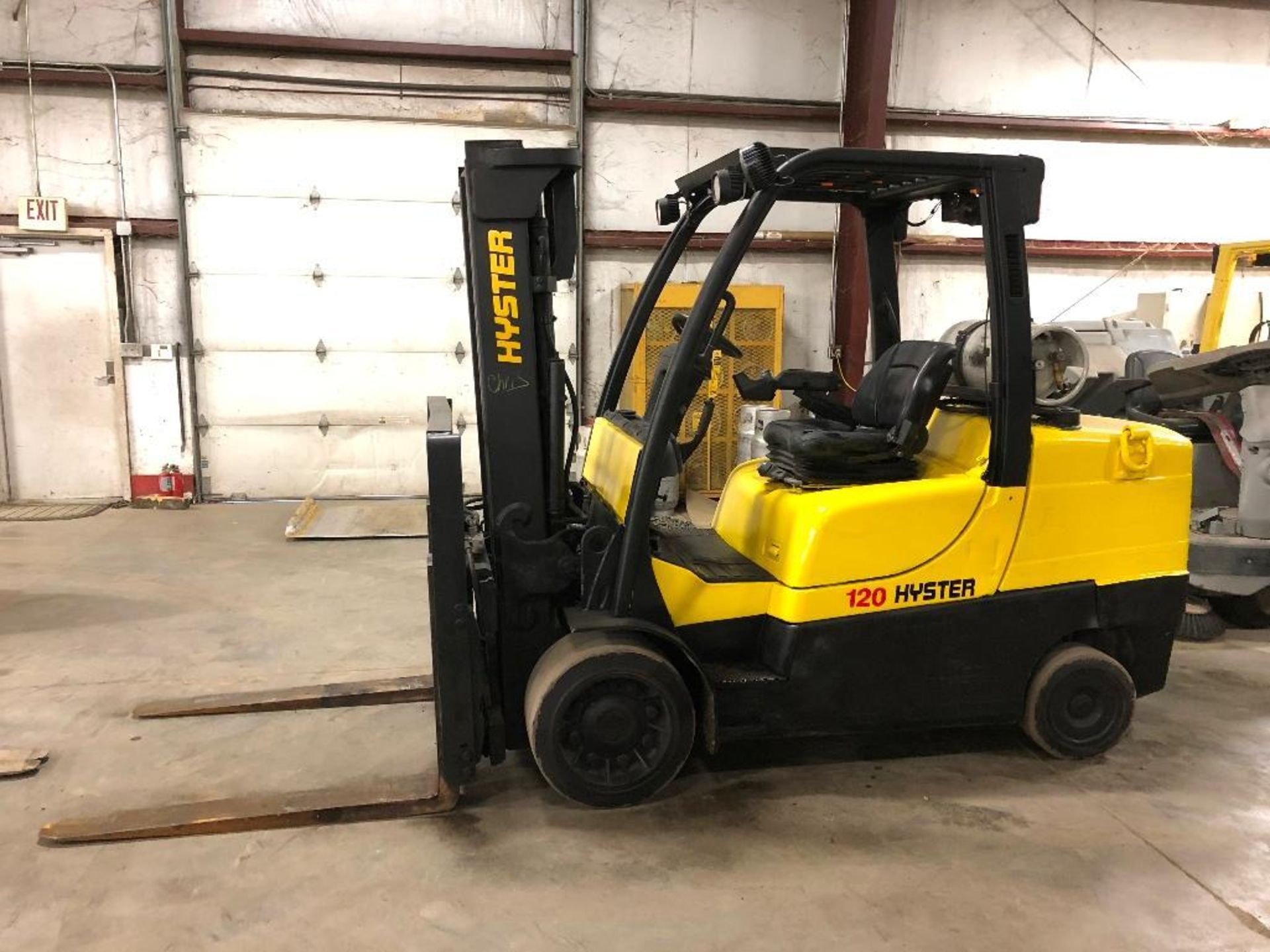 2010 HYSTER 12,000-LB. CAPACITY FORKLIFT, MODEL: S120FT, S/N: G004V04557G, LPG, SOLID TIRES, LEVER S