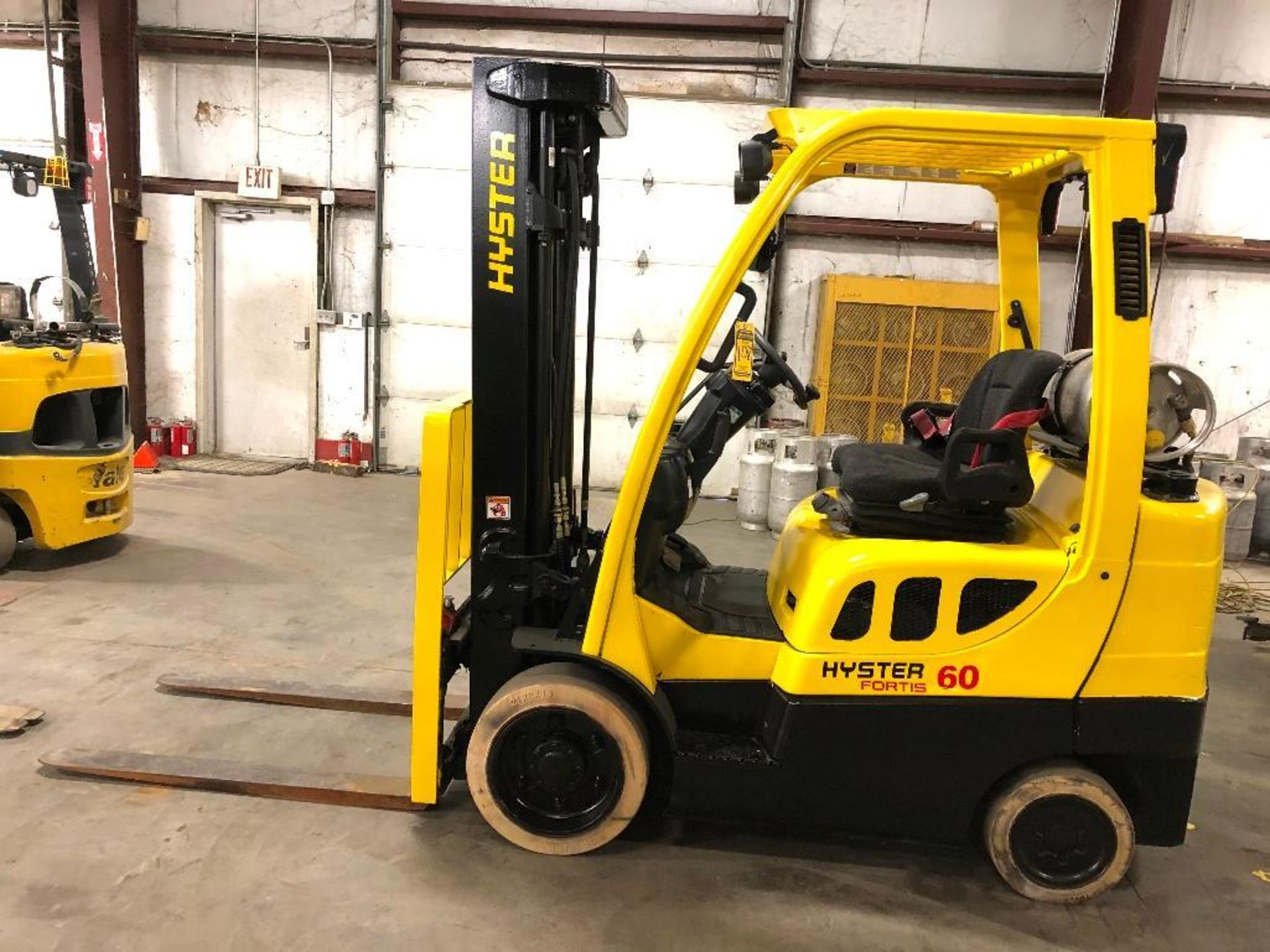 2016 HYSTER 6,000-LB., MODEL: S60FT, S/N: H187V05491P, LPG, LEVER SHIFT TRANSMISSION, SOLID NON-MARK